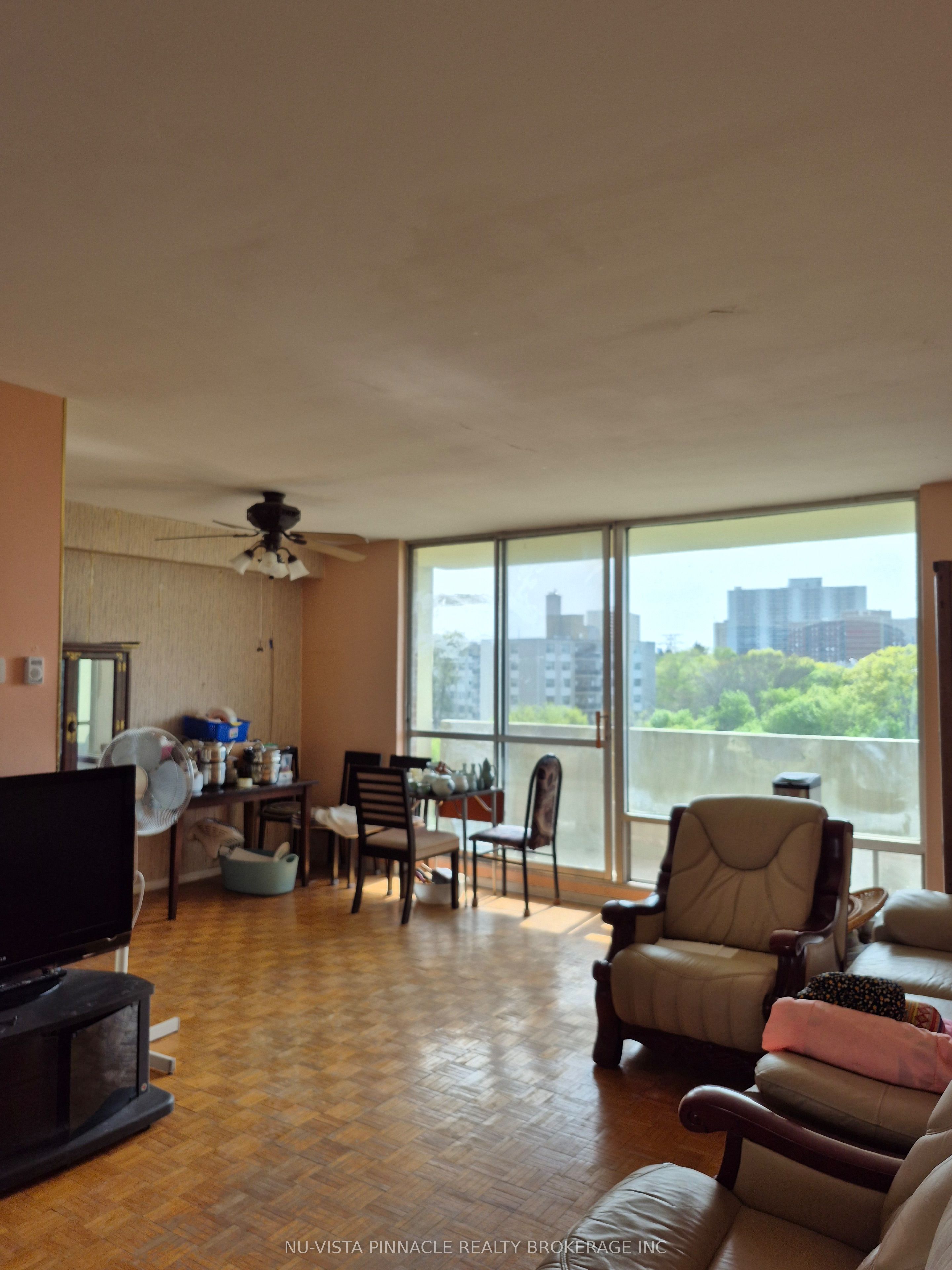 1 Massey Square 612