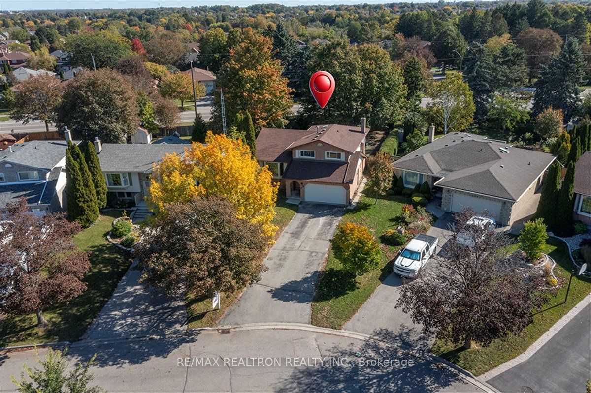 513 Labrador Drive