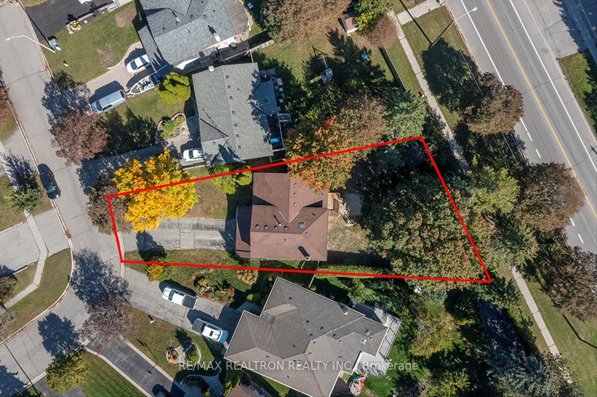 513 Labrador Drive