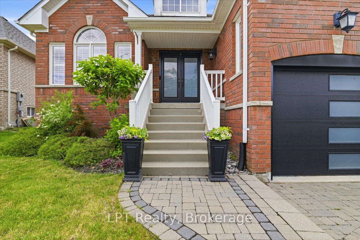 71 Laprade Square
