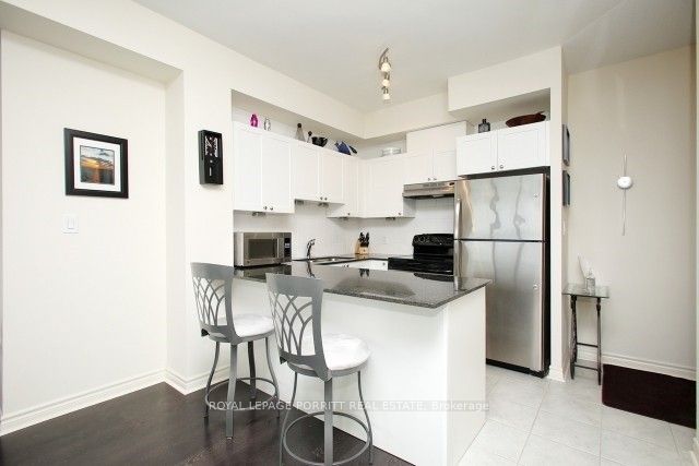 3865 Lake Shore Boulevard W 1109