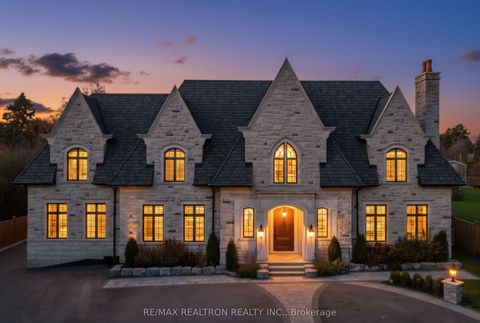 138 Centre Street Vaughan ON L4J 1G4