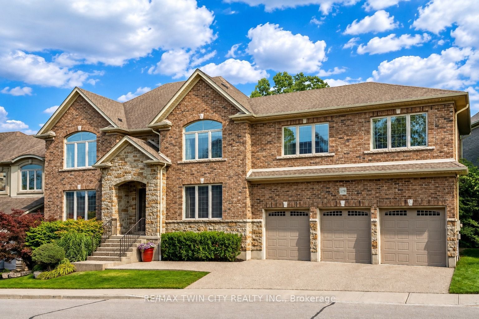 258 Edgewater Crescent 3
