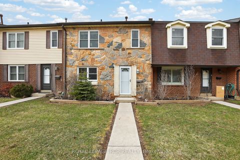 2825 Gananoque Drive 12 Mississauga ON L5N 1V6