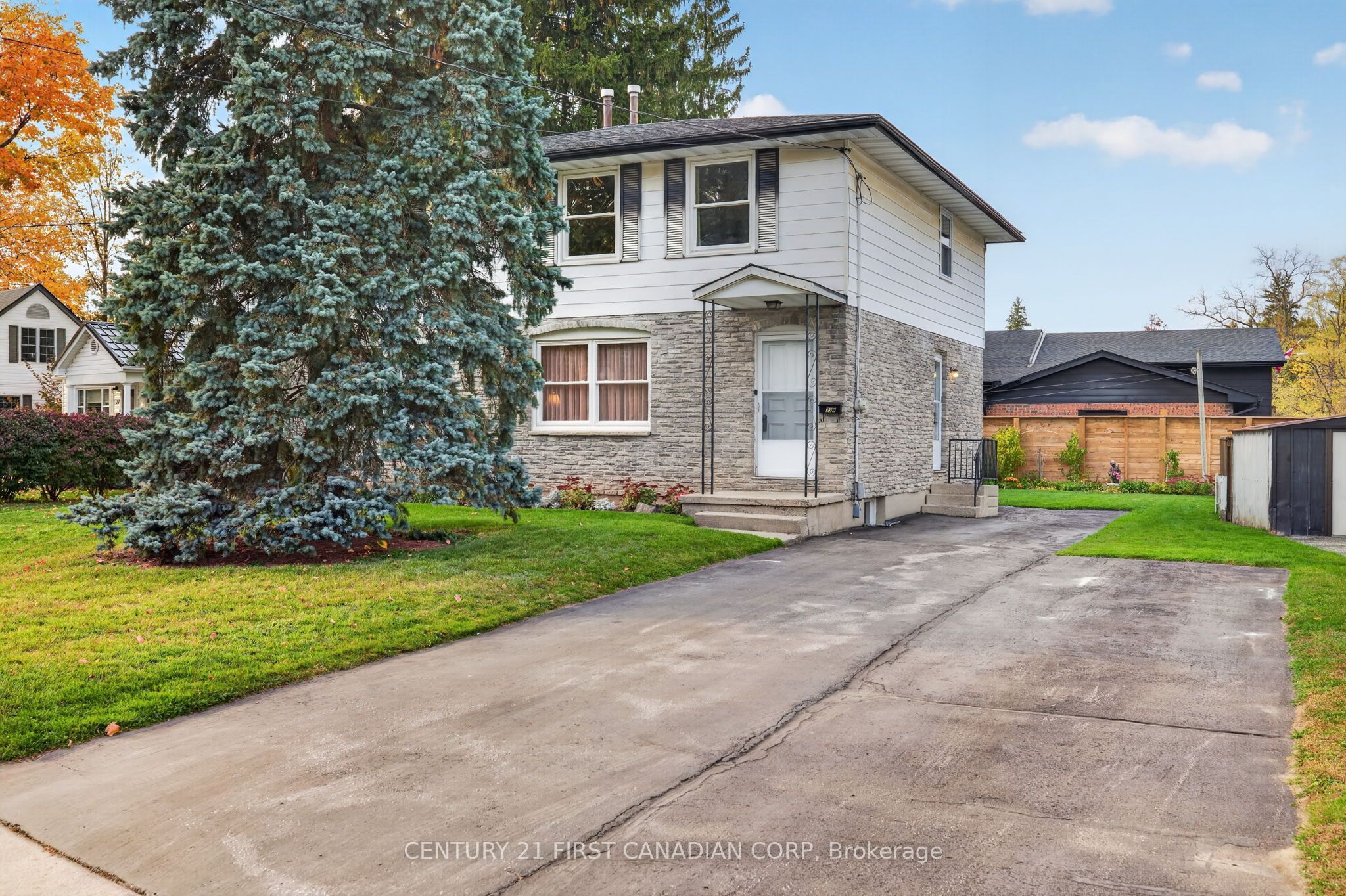 23 Kittridge Avenue W