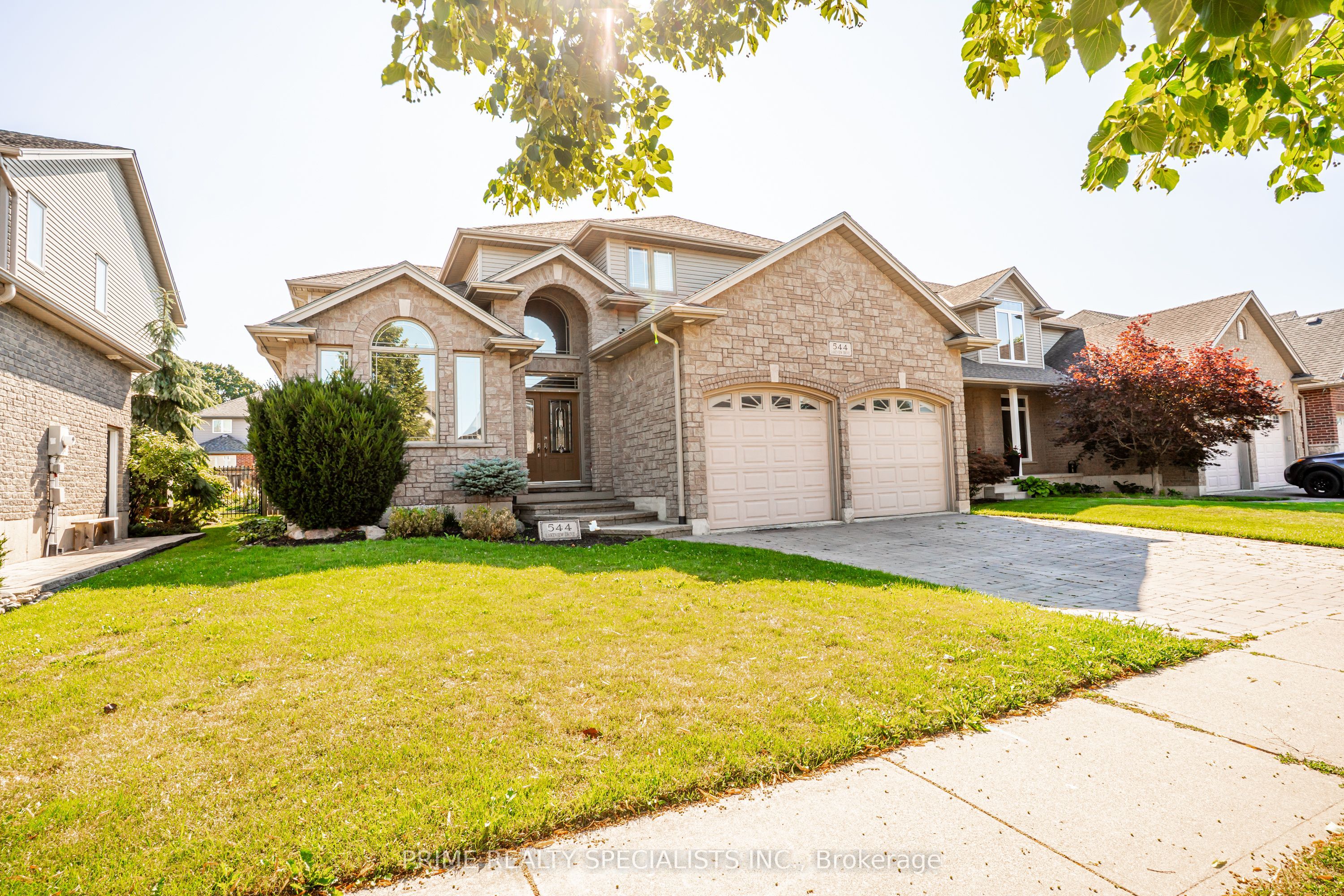544 Lakeview Drive