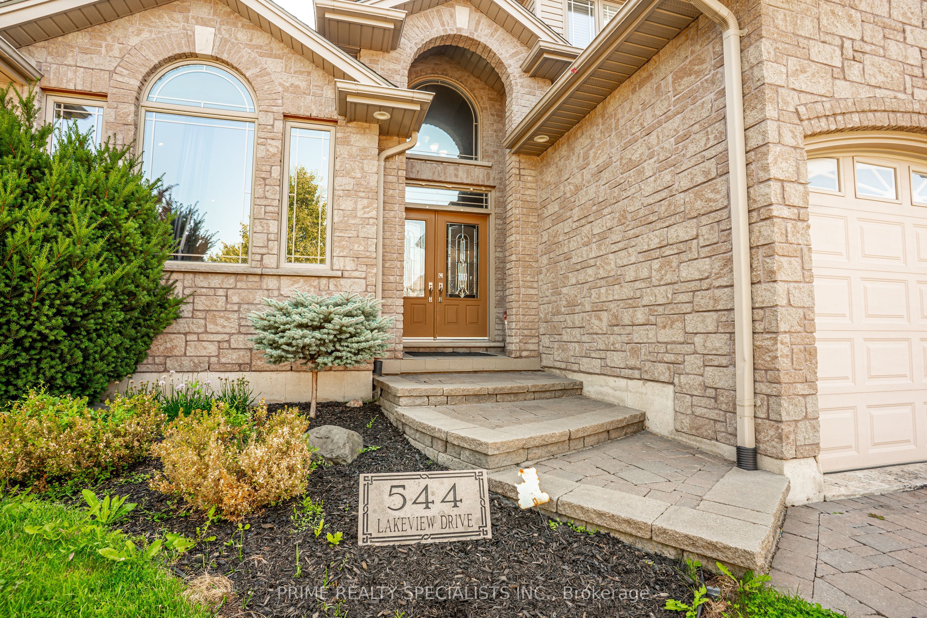 544 Lakeview Drive