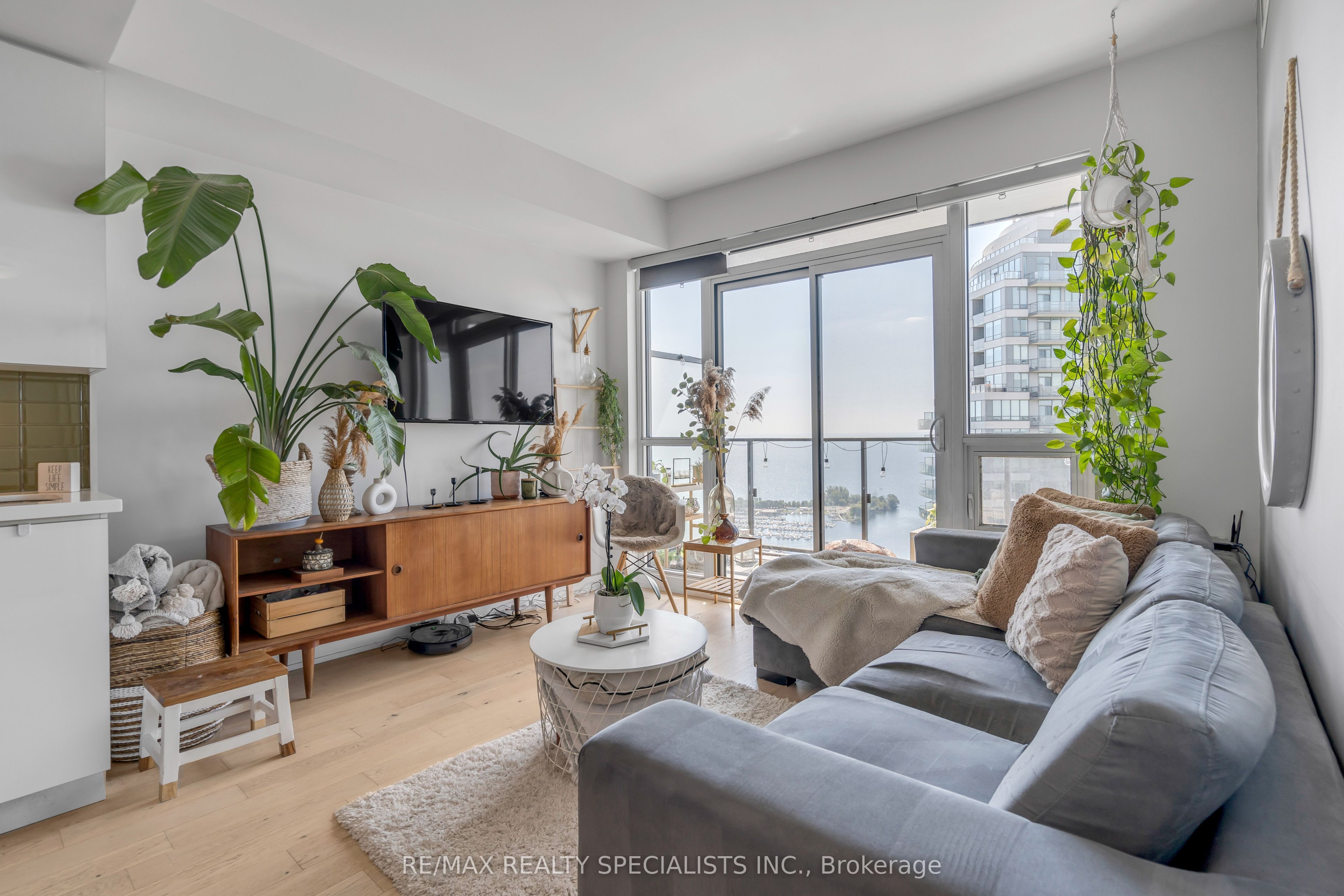 2212 Lake Shore Boulevard 4304