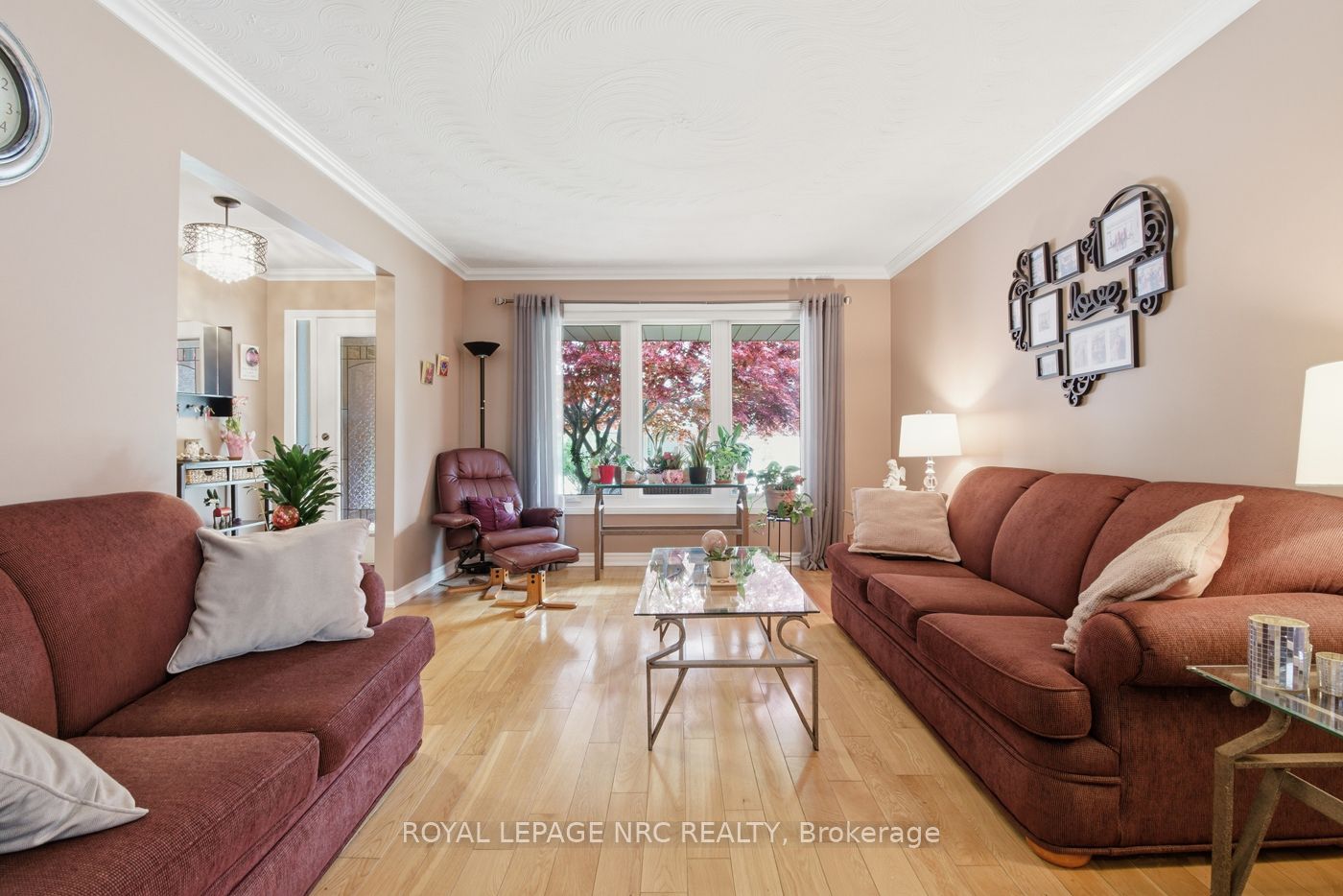 27 WOODRUSH Avenue