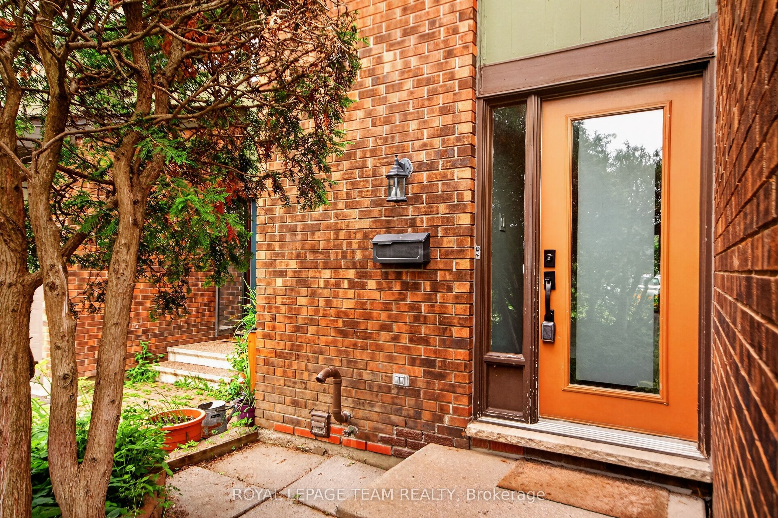 18 Chisholm Court 9