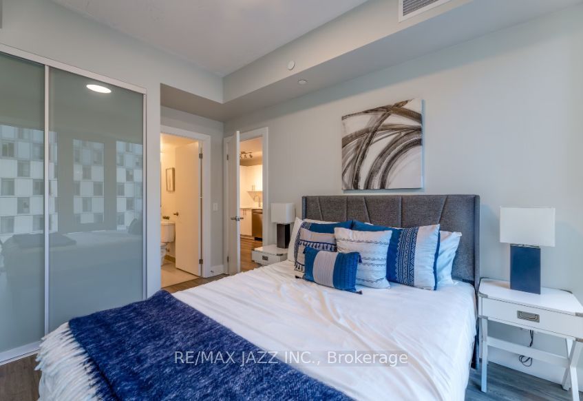 80 Bond Street E 1518