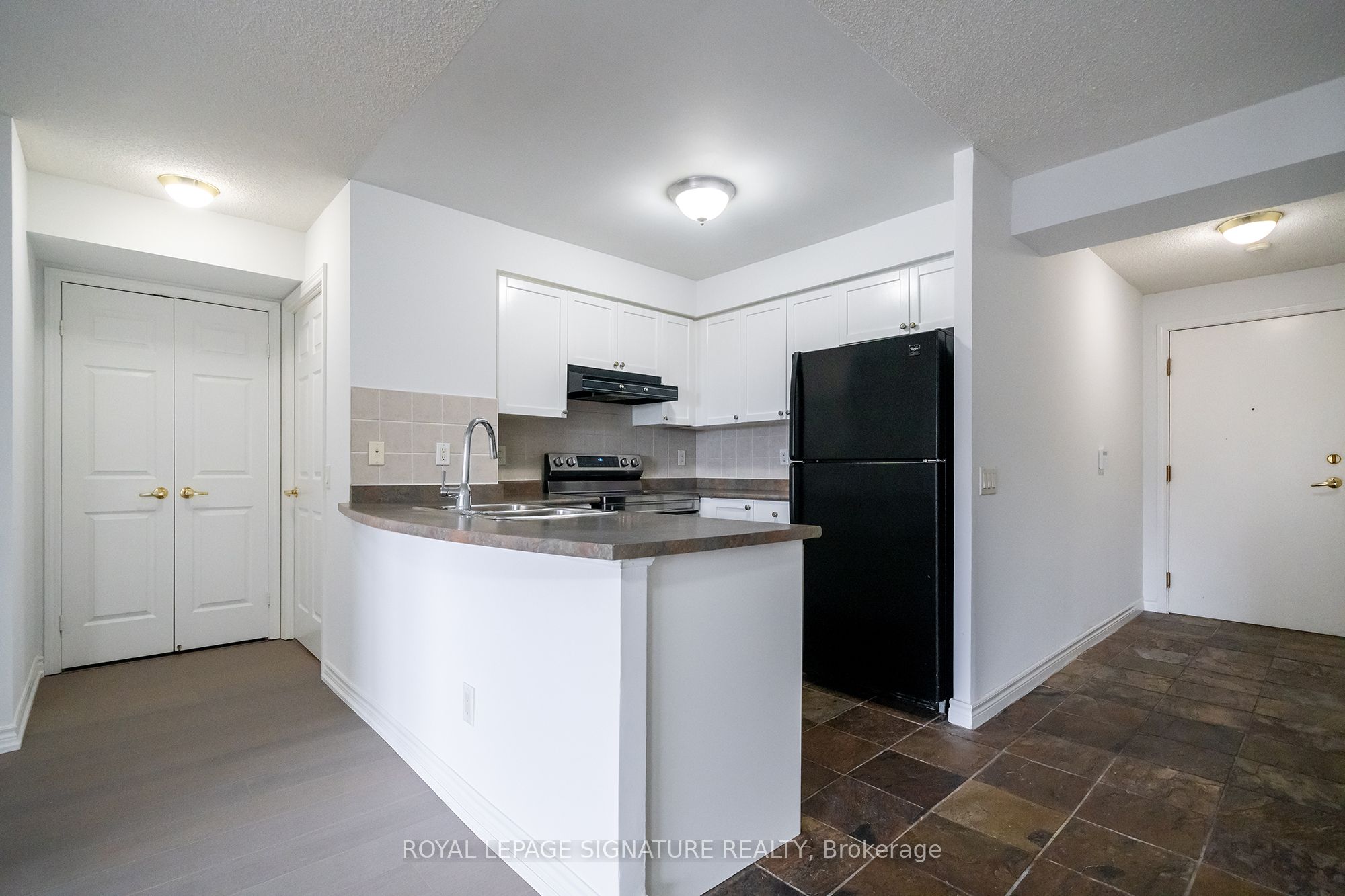 25 Kingsbridge Garden Circle 2321
