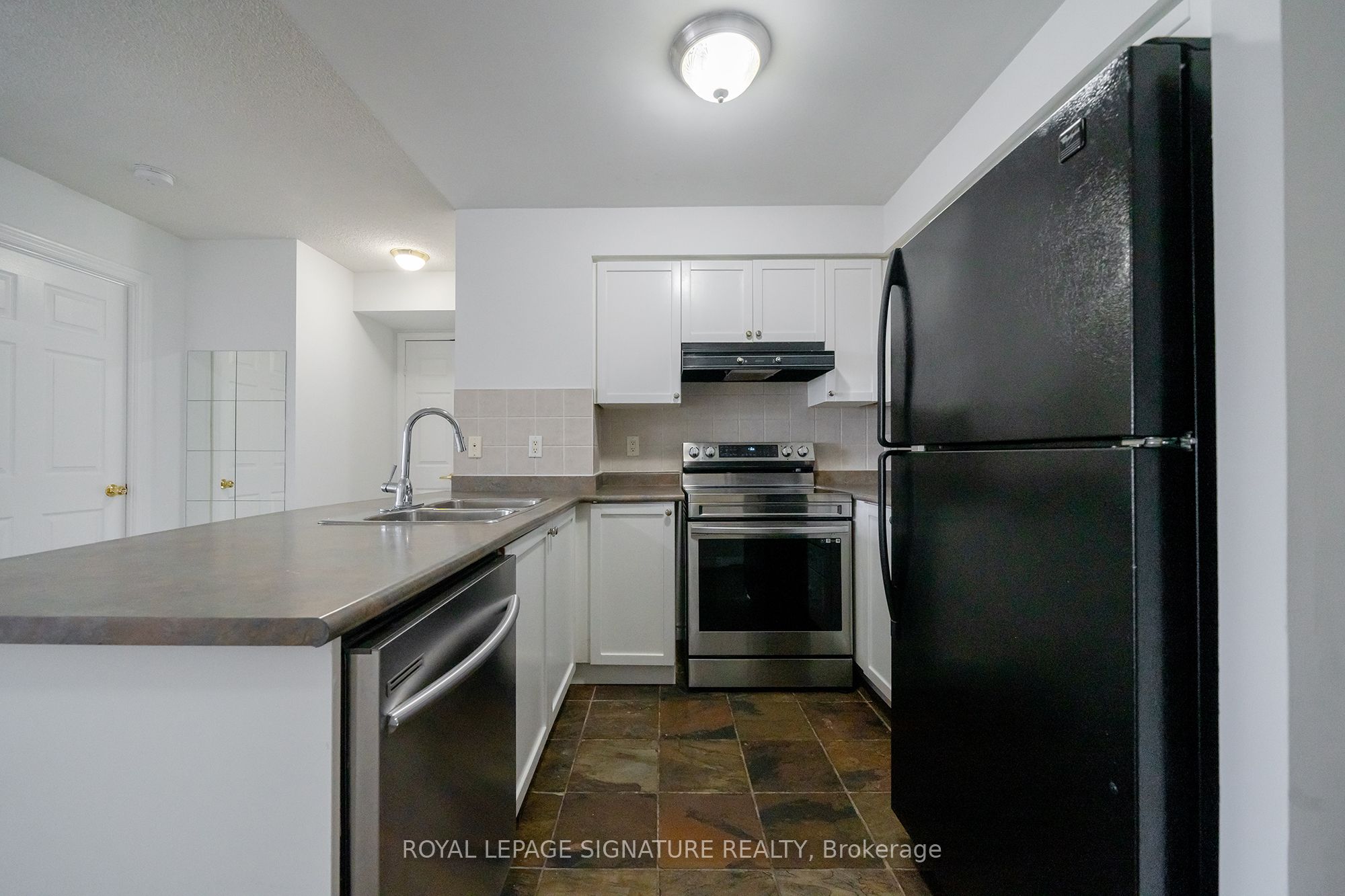 25 Kingsbridge Garden Circle 2321