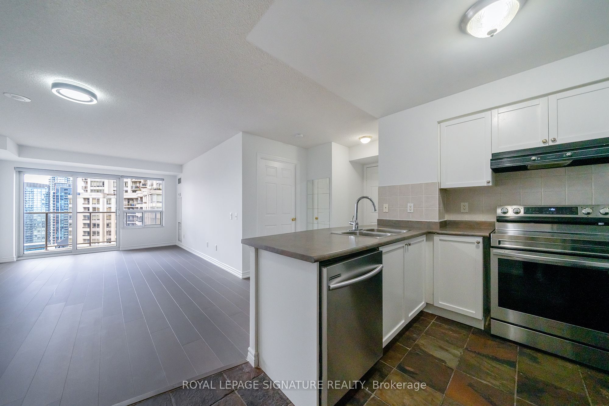 25 Kingsbridge Garden Circle 2321