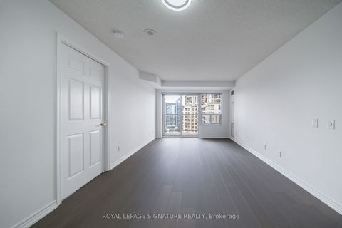 25 Kingsbridge Garden Circle 2321 Mississauga ON L5R 4B1