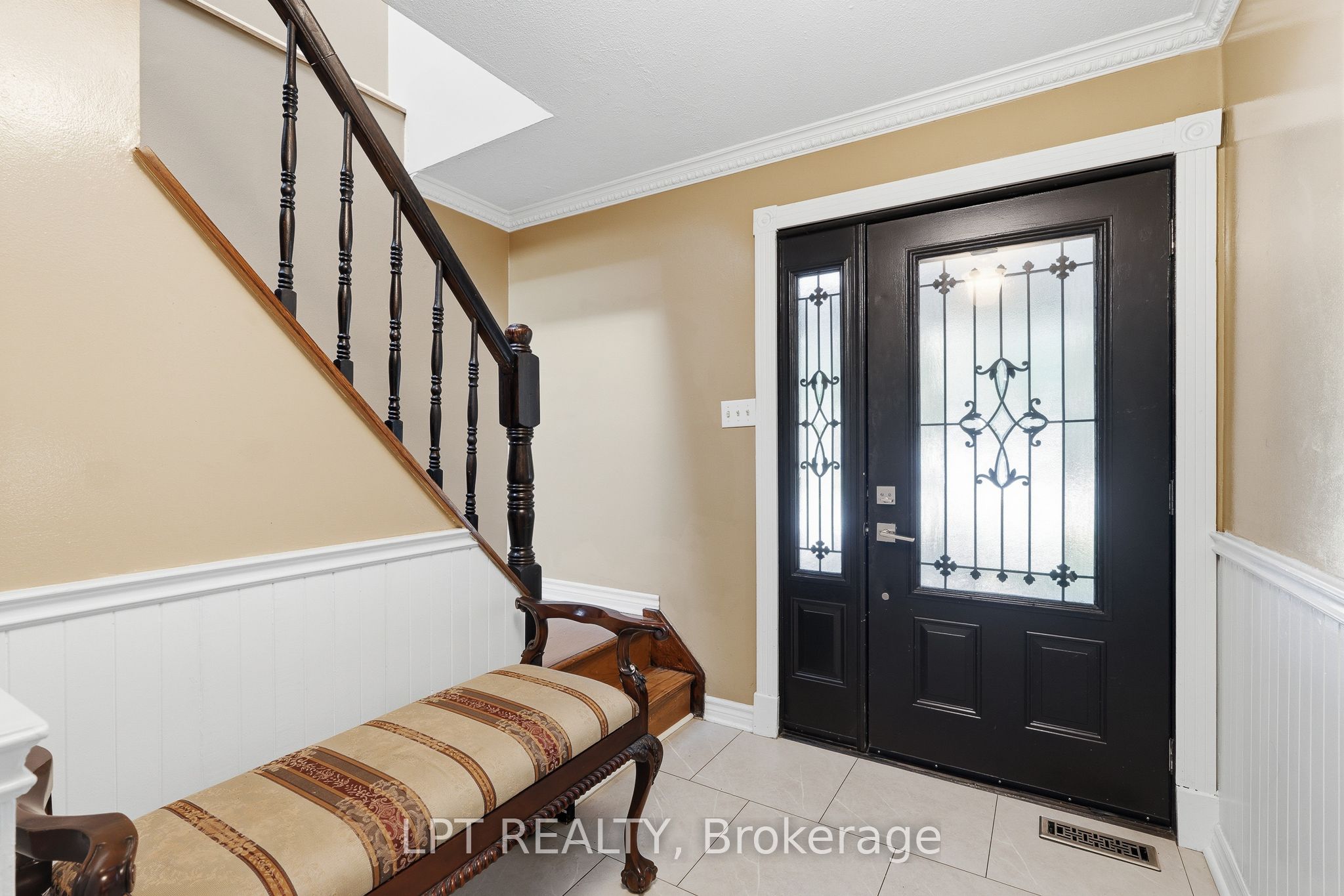 18 Louise Crescent