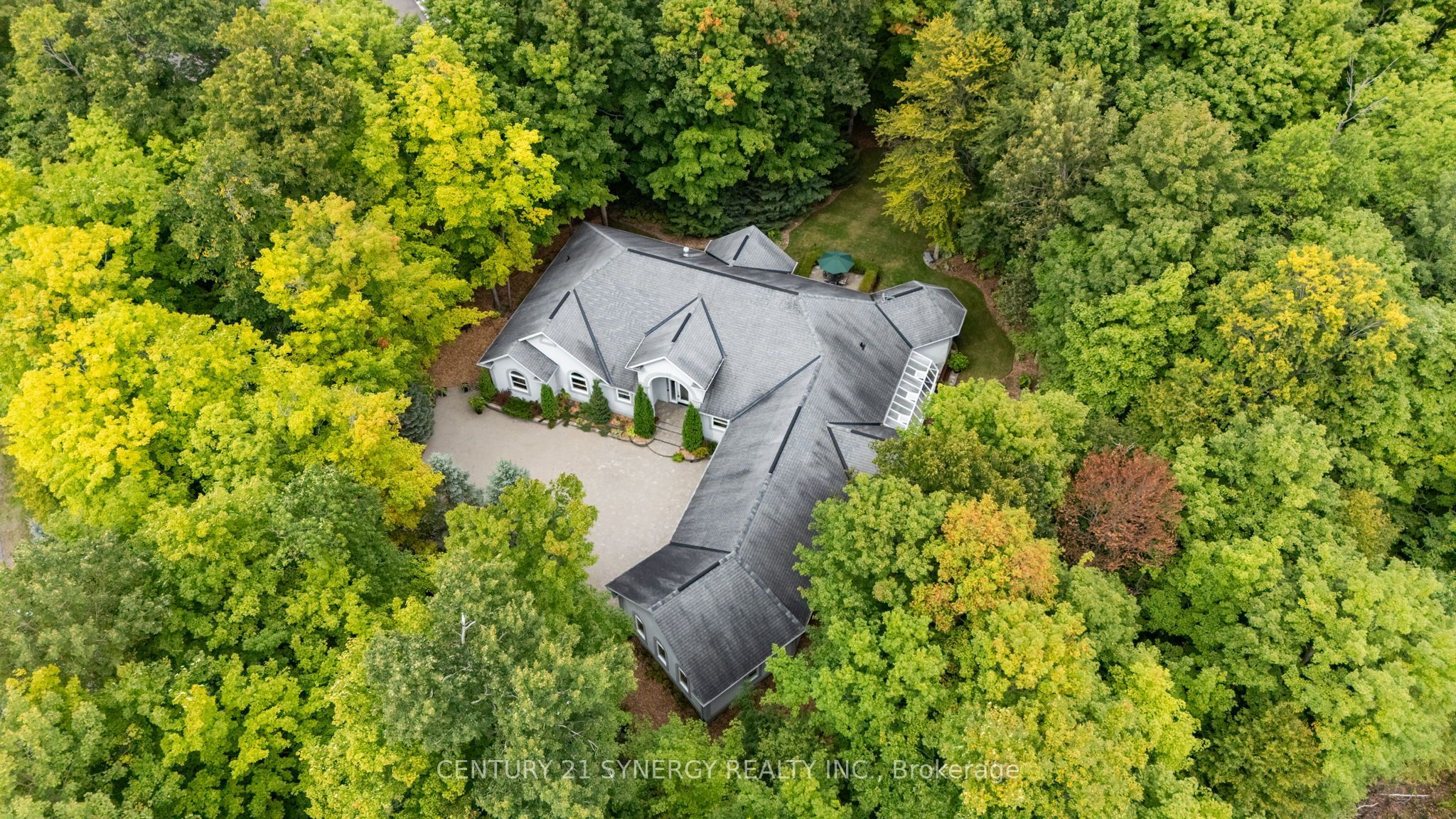 5732 Queenscourt Crescent