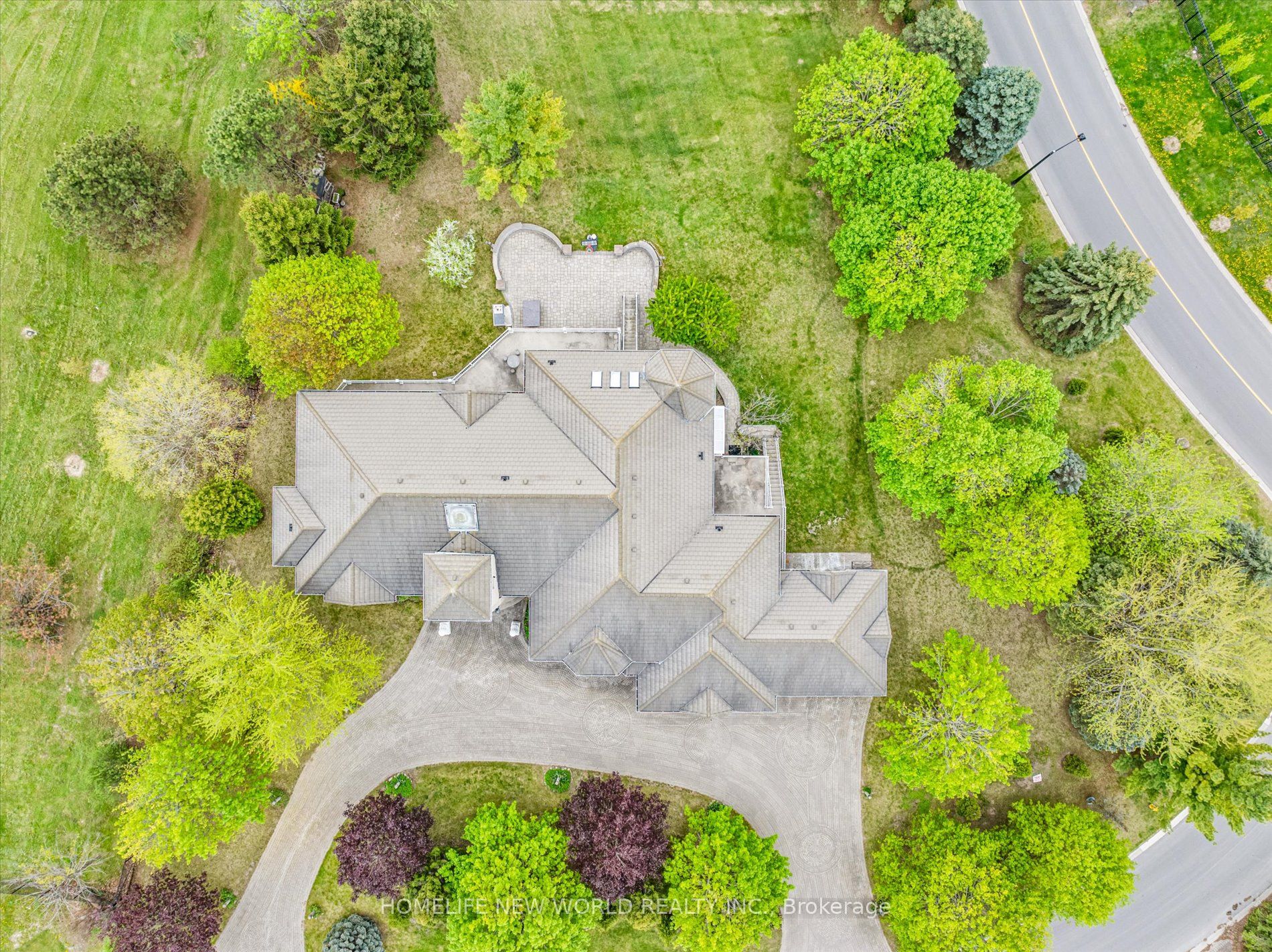 760 Woodland Acres Crescent