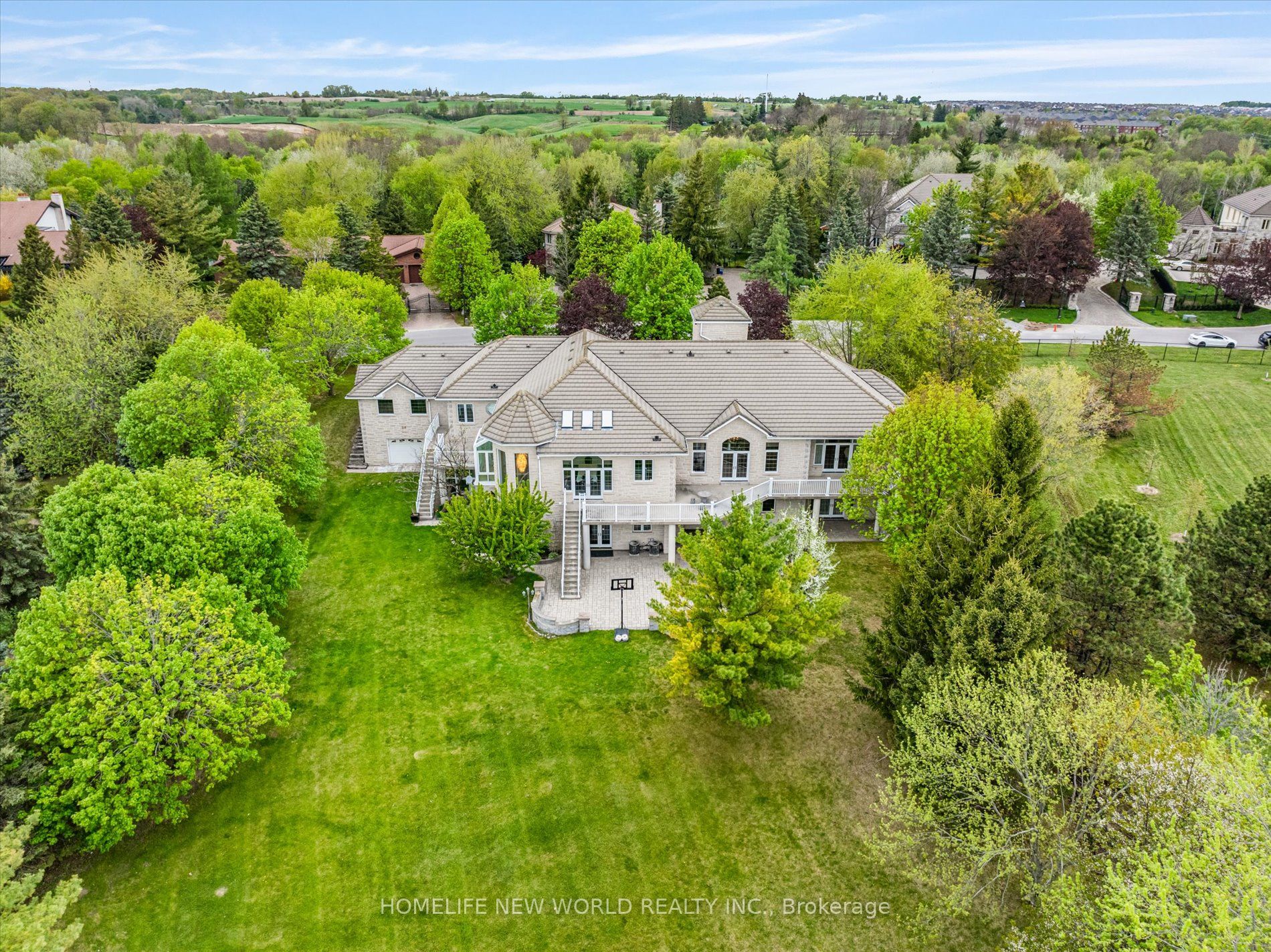 760 Woodland Acres Crescent