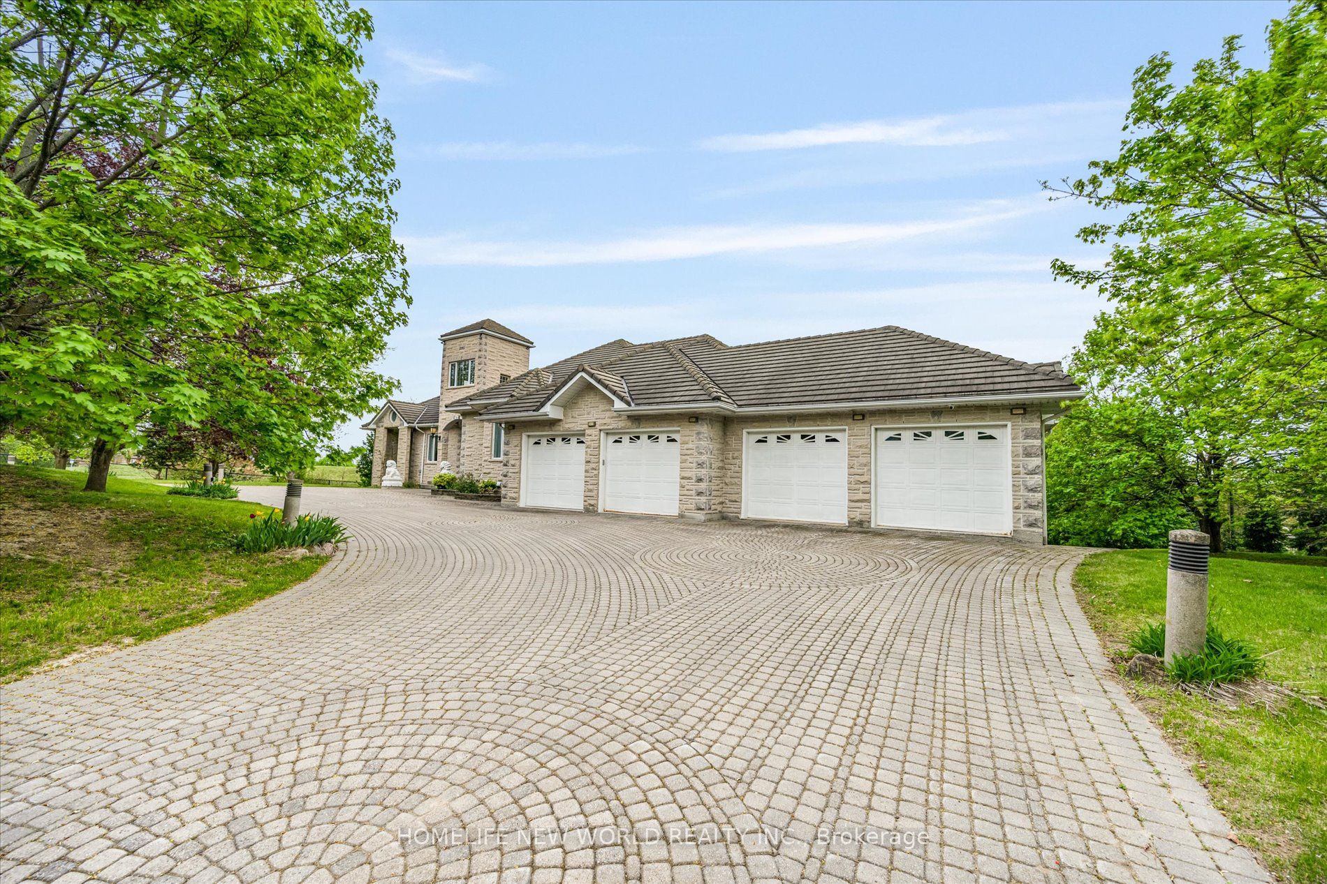 760 Woodland Acres Crescent