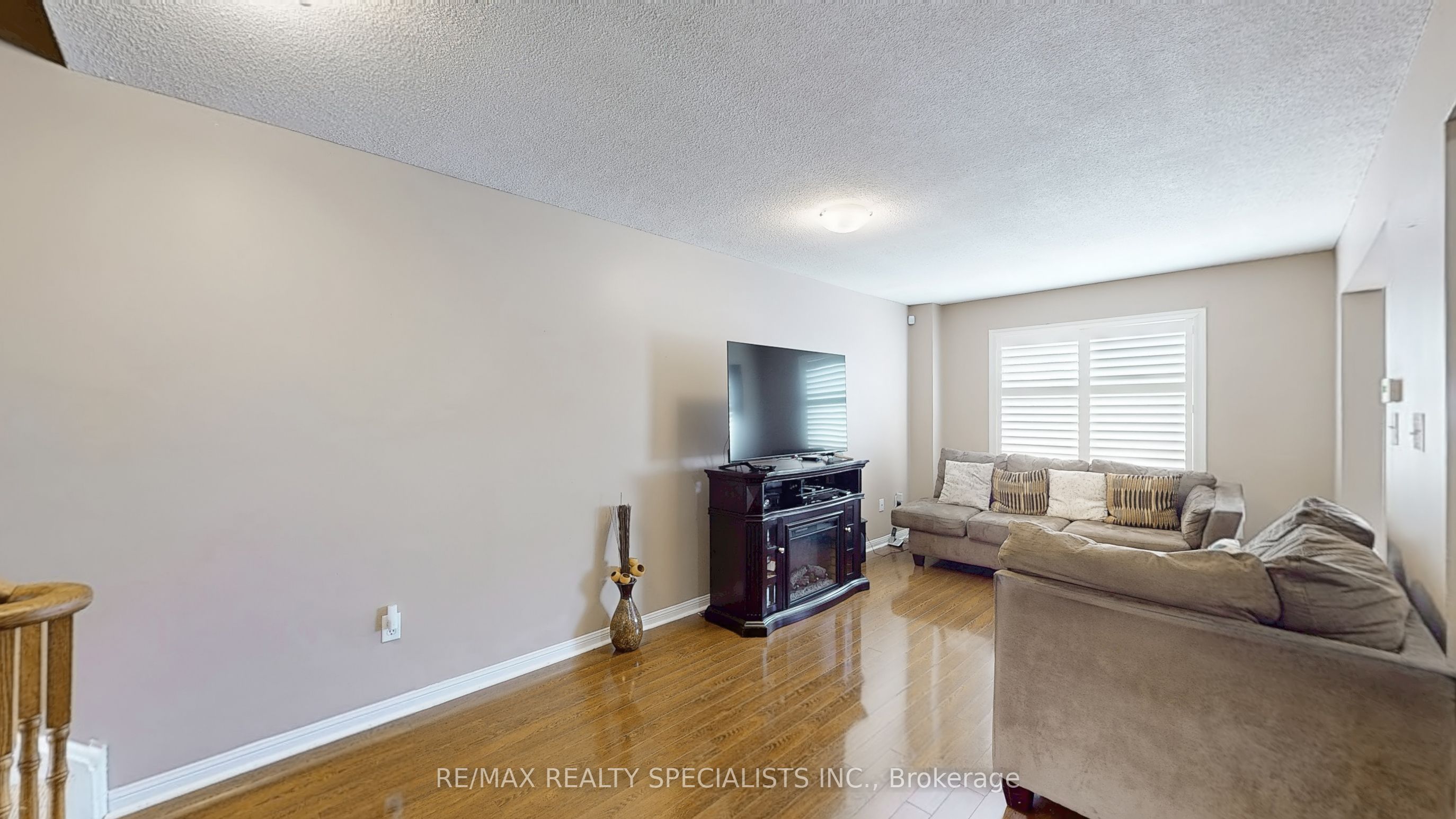 2 Clay Brick Court 19