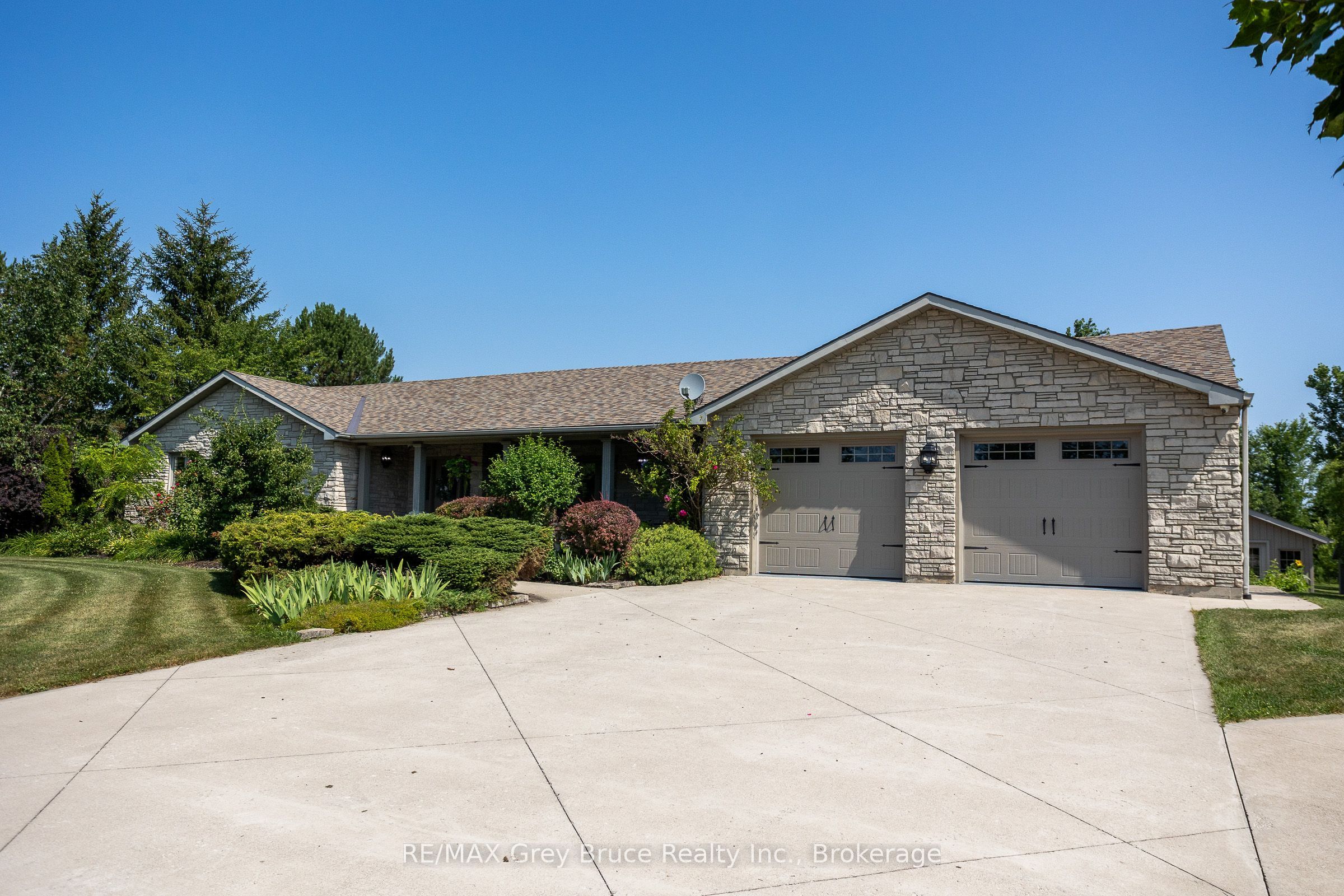 913 27th Street W