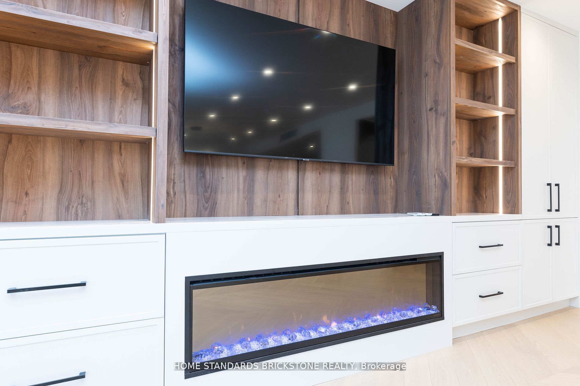 61 St Clair Avenue W 805