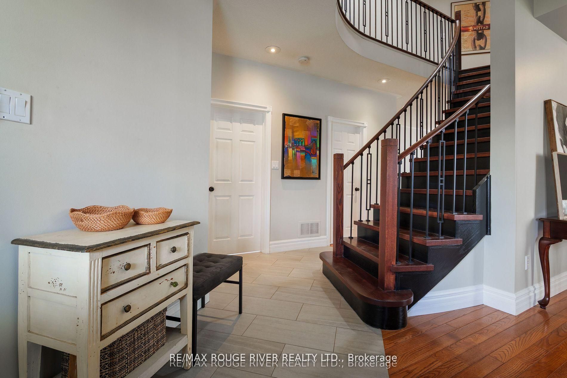 433 Woodsmere Crescent