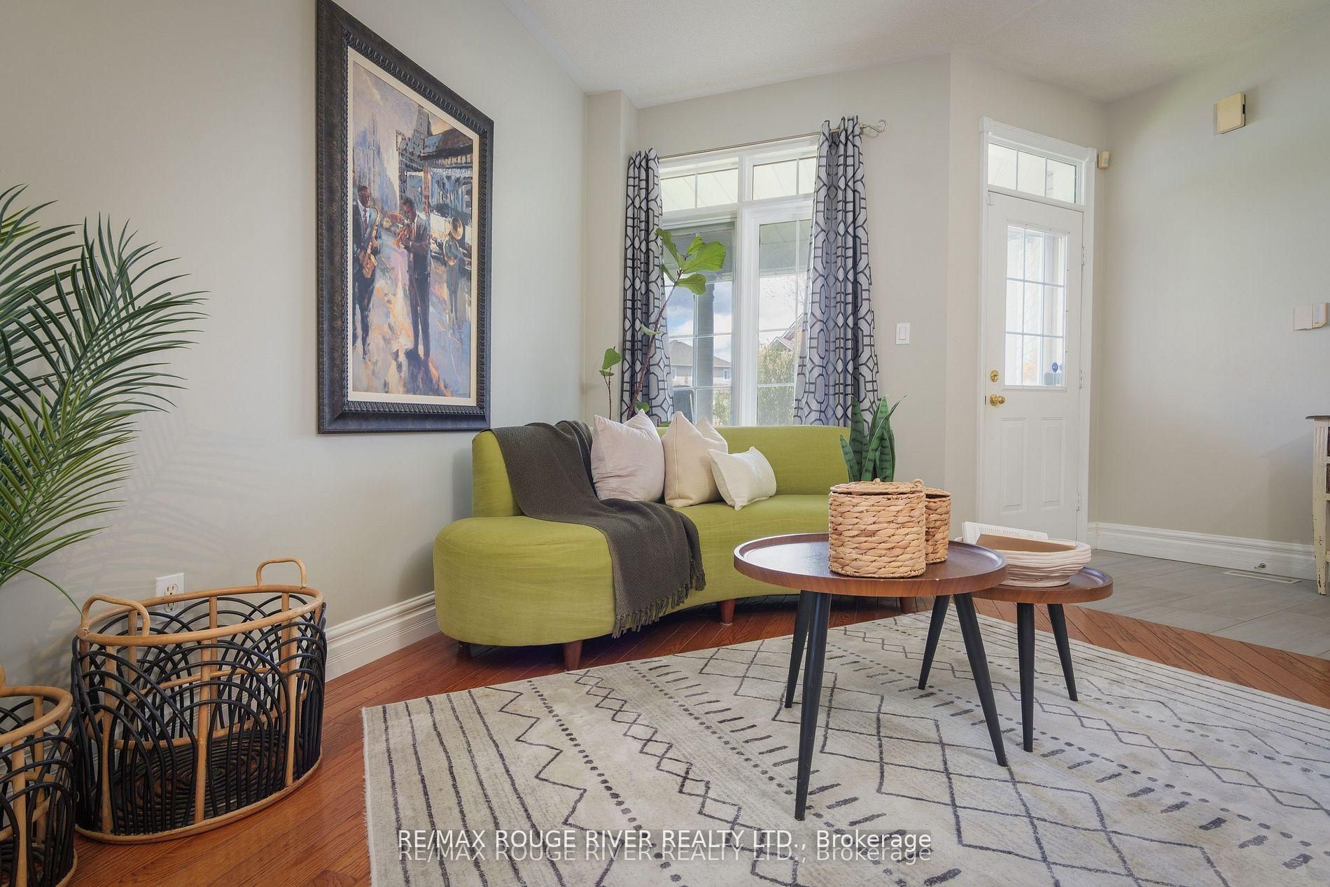 433 Woodsmere Crescent