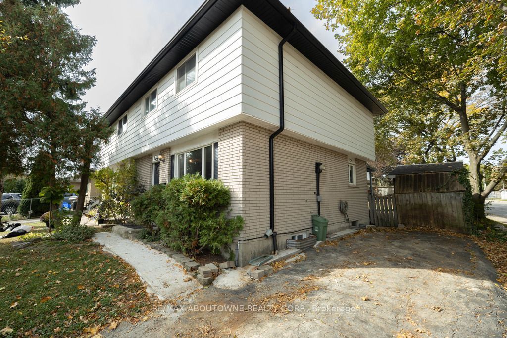 4 Glamis Court