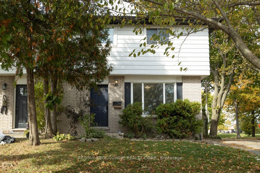 4 Glamis Court