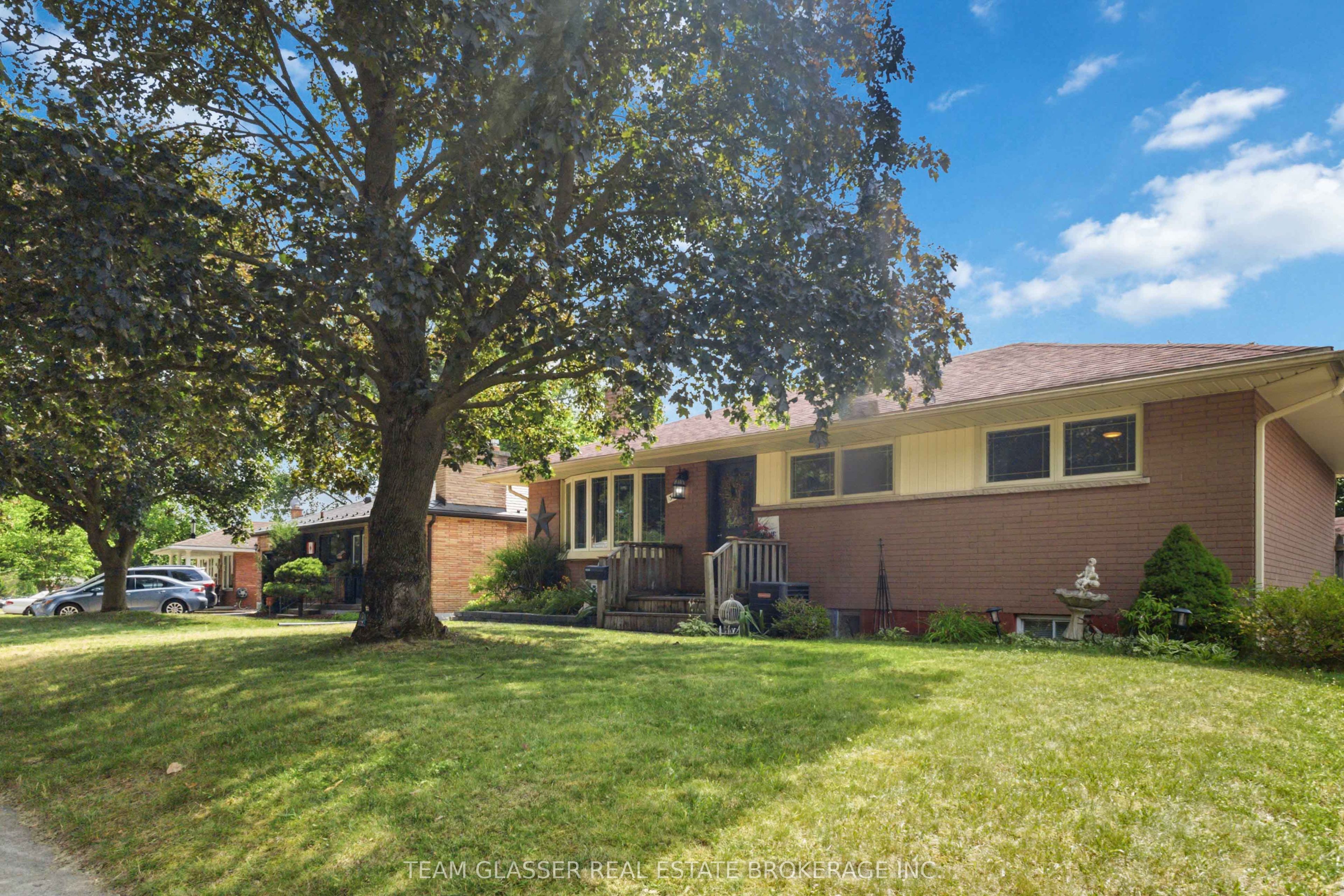 307 TWEEDSMUIR Avenue