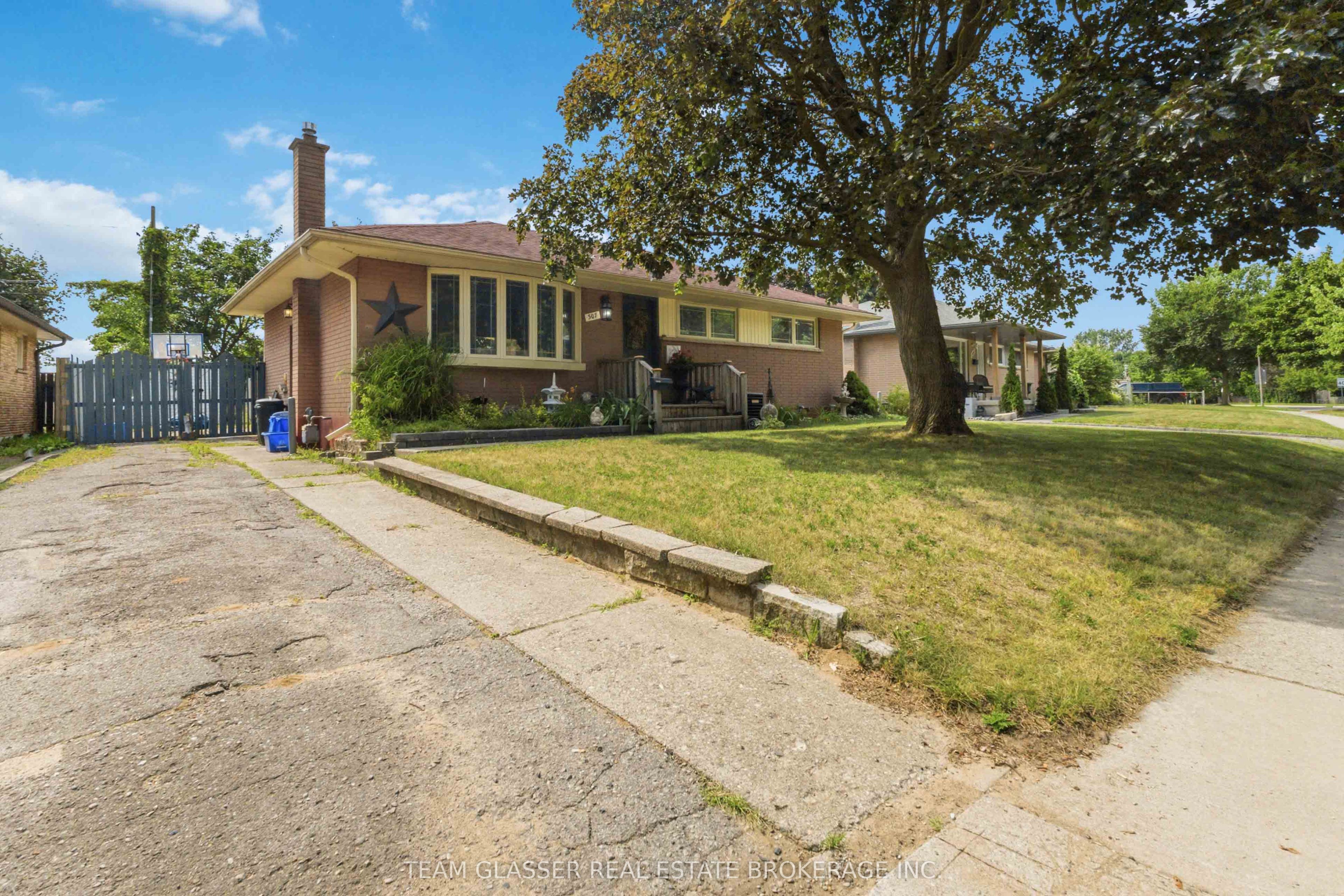 307 TWEEDSMUIR Avenue