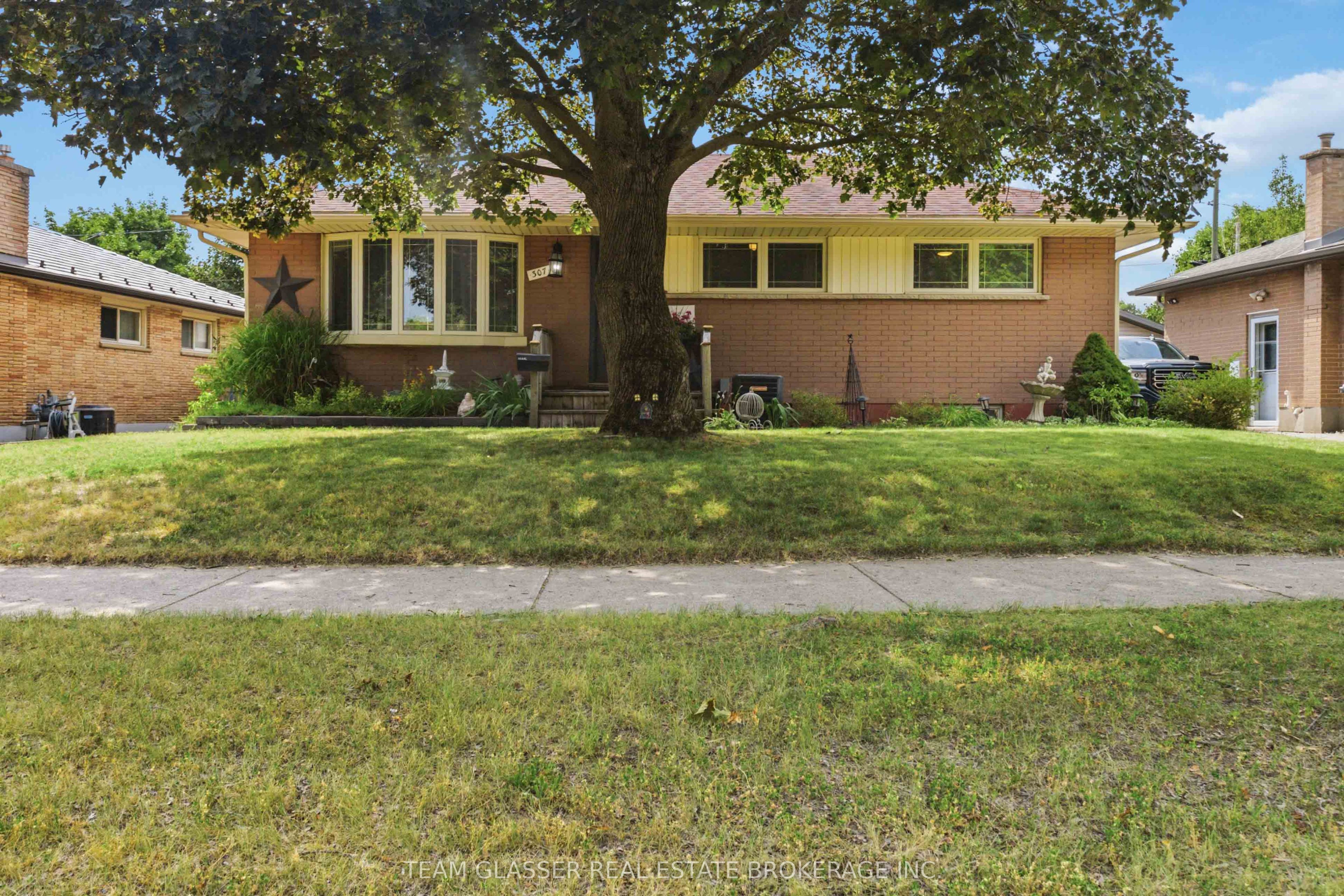 307 TWEEDSMUIR Avenue