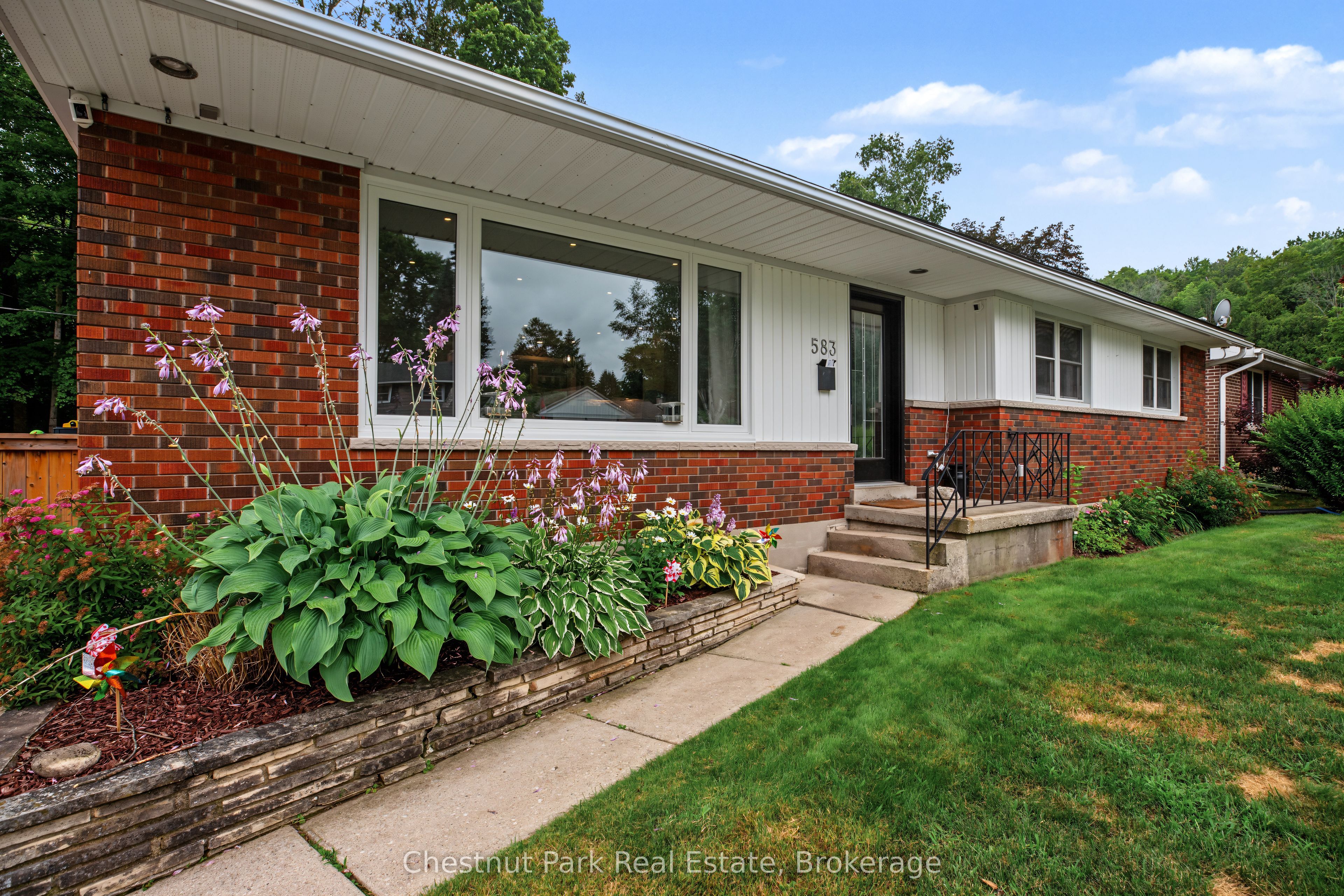 583 6th Street W