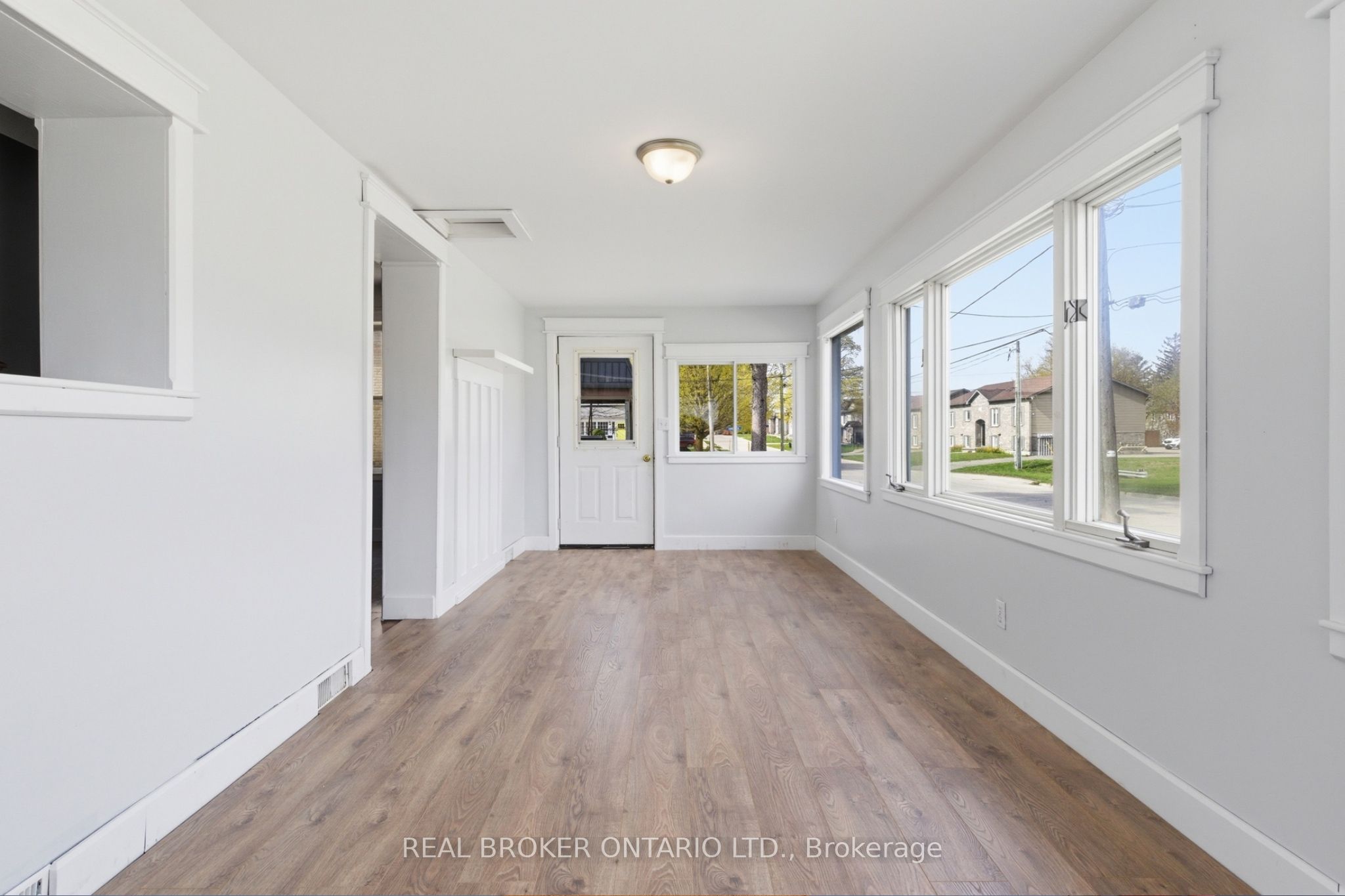 368 Wellington Avenue S