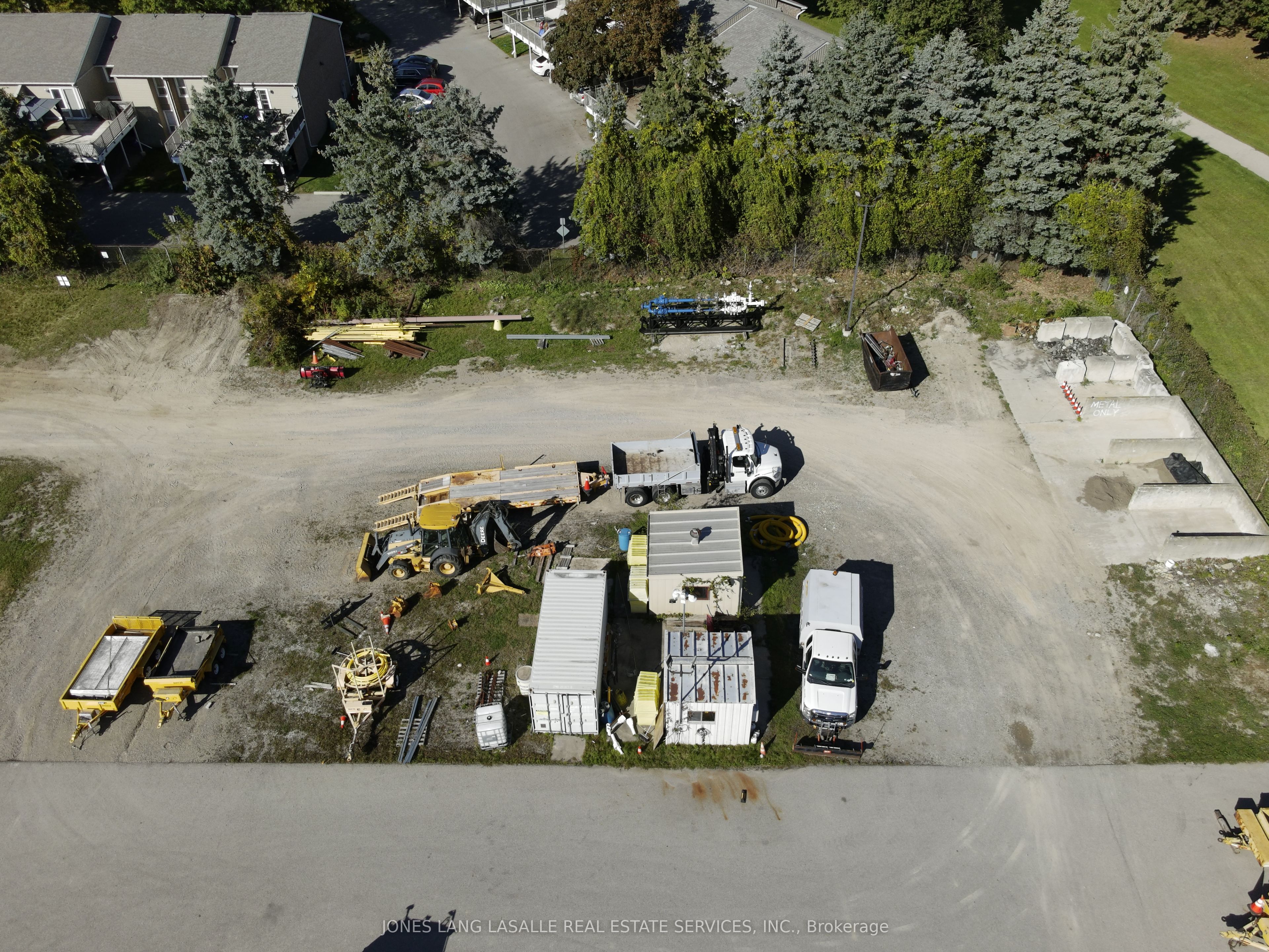 221 Avenue Road