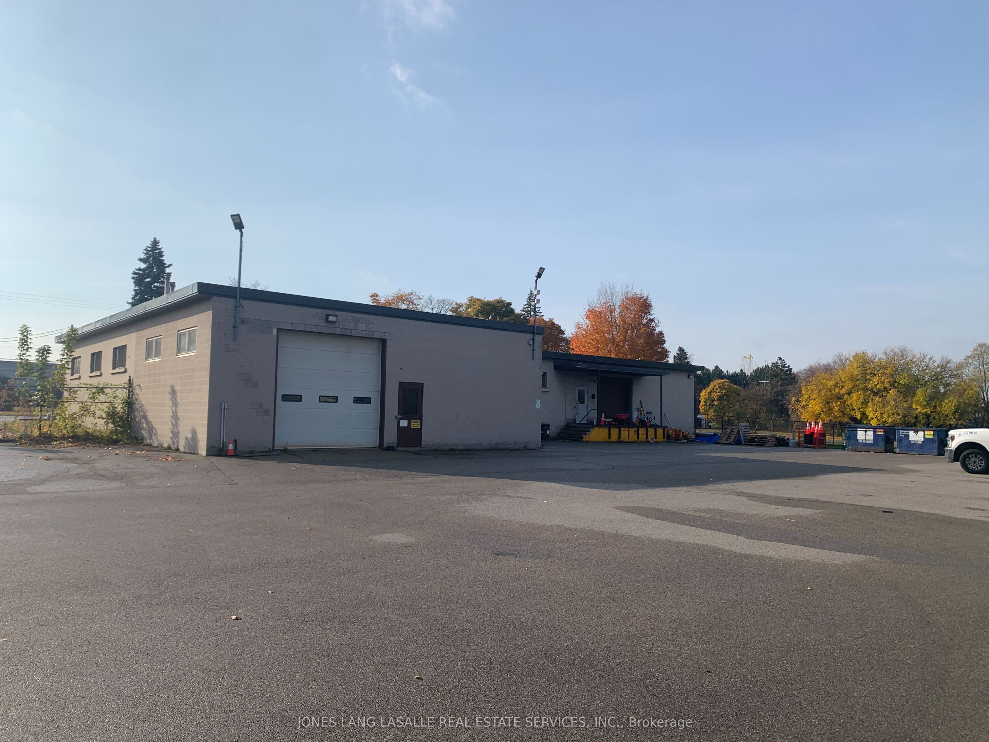 221 Avenue Road