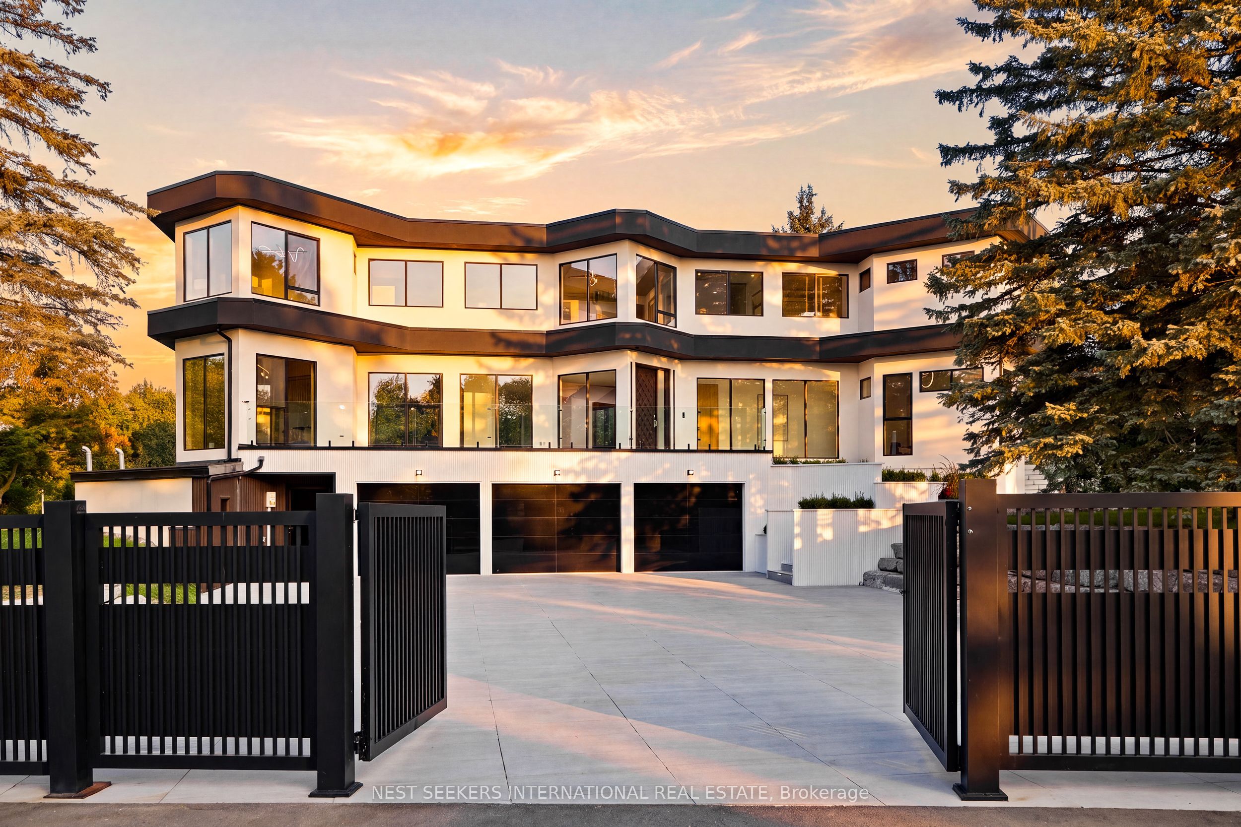 2 Champlain Crescent