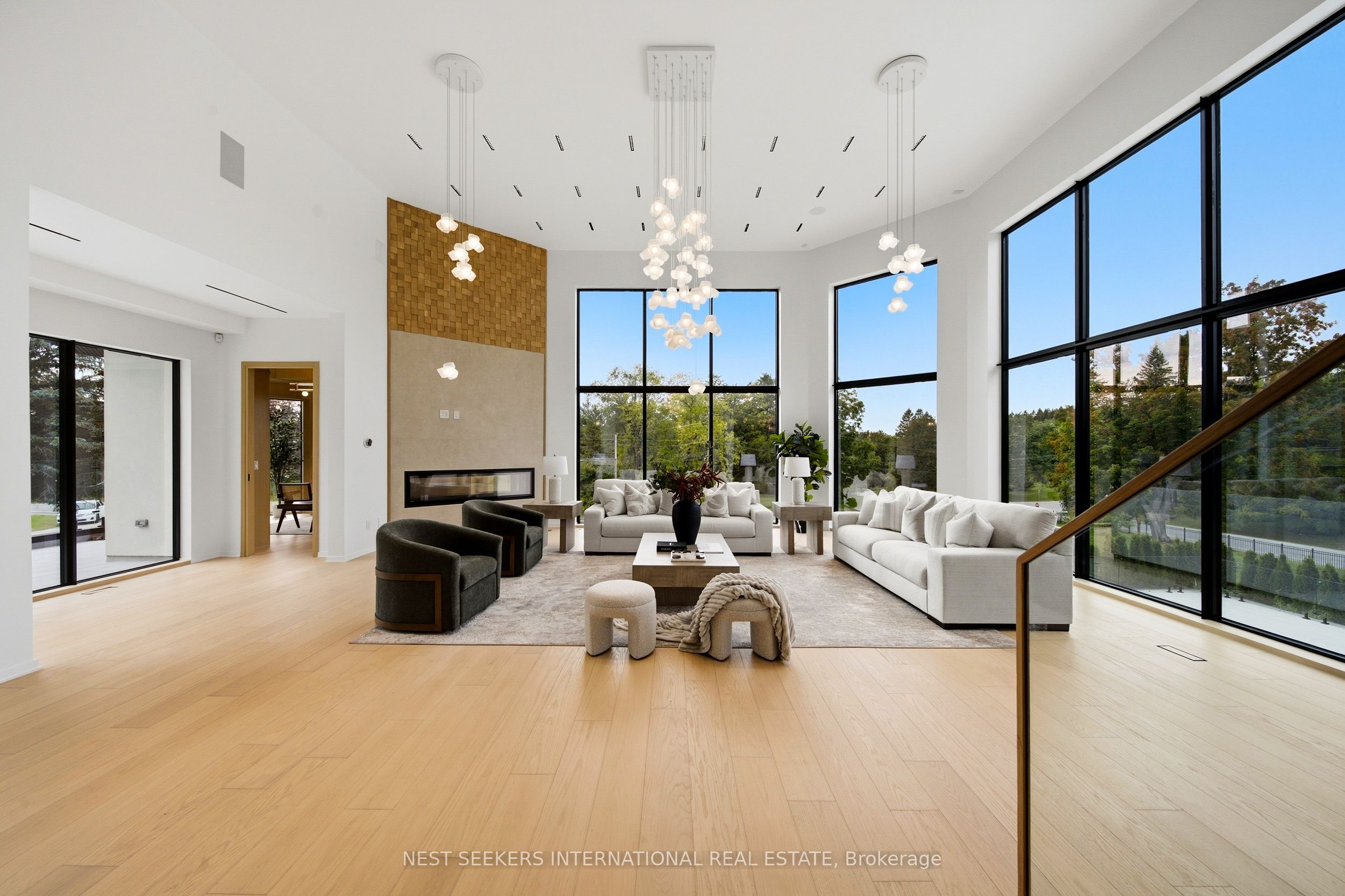 2 Champlain Crescent
