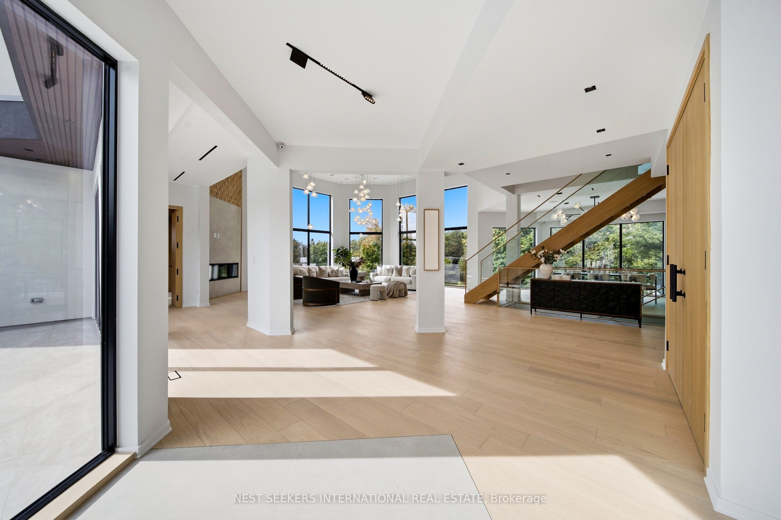 2 Champlain Crescent
