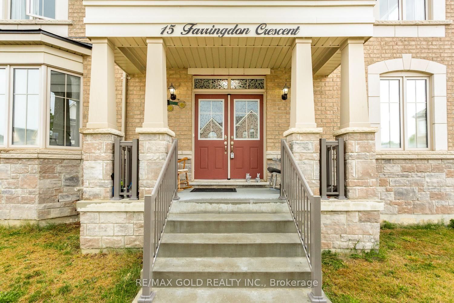 15 Farringdon Crescent
