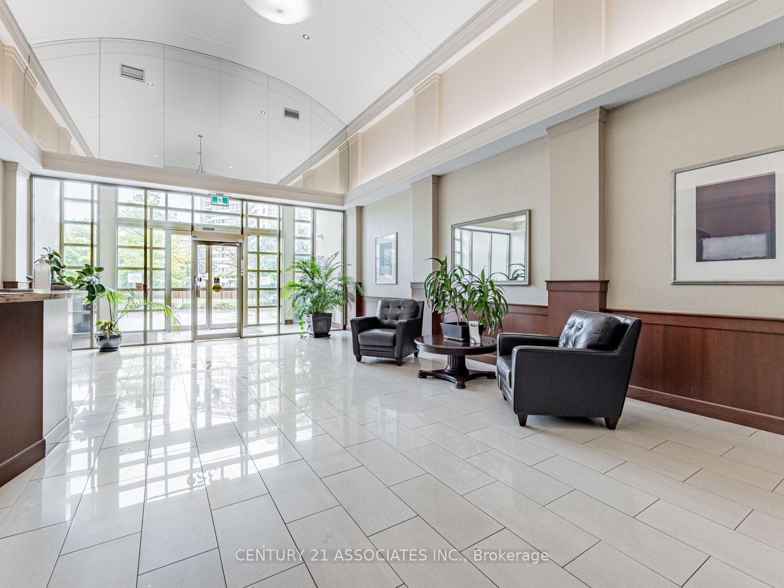 1359 Rathburn Road E 705