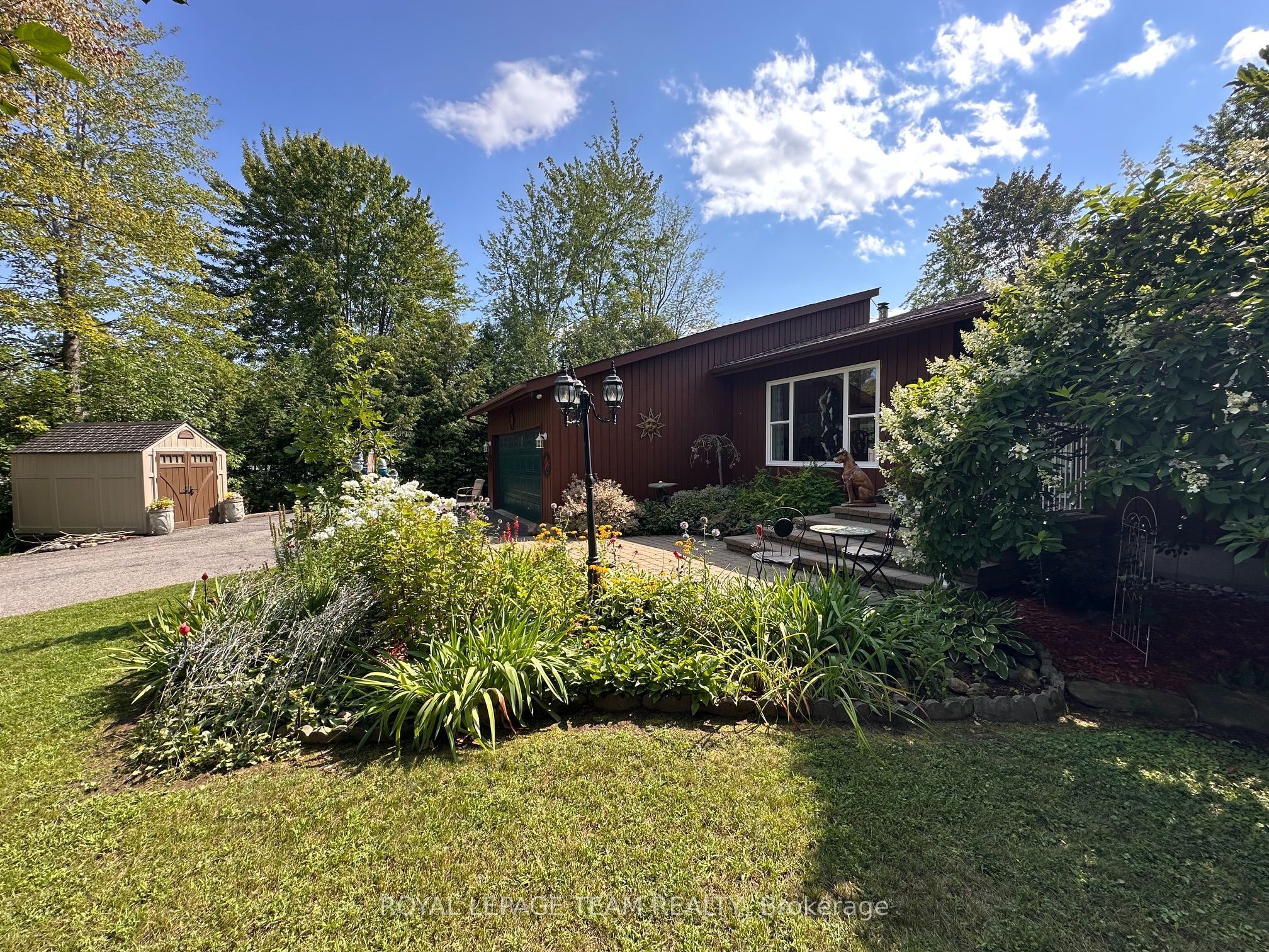 1663 CHRISTINA Crescent