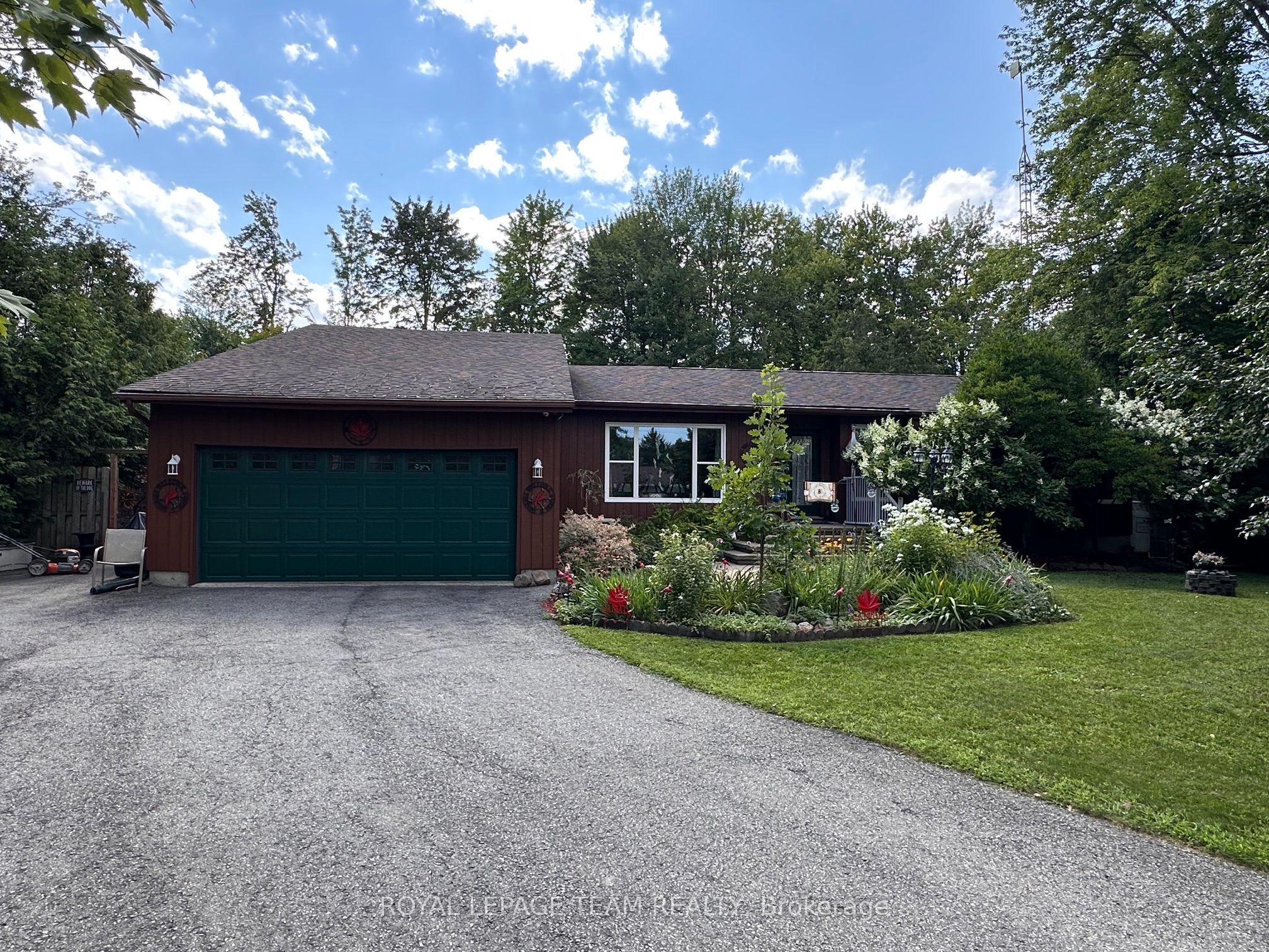 1663 CHRISTINA Crescent