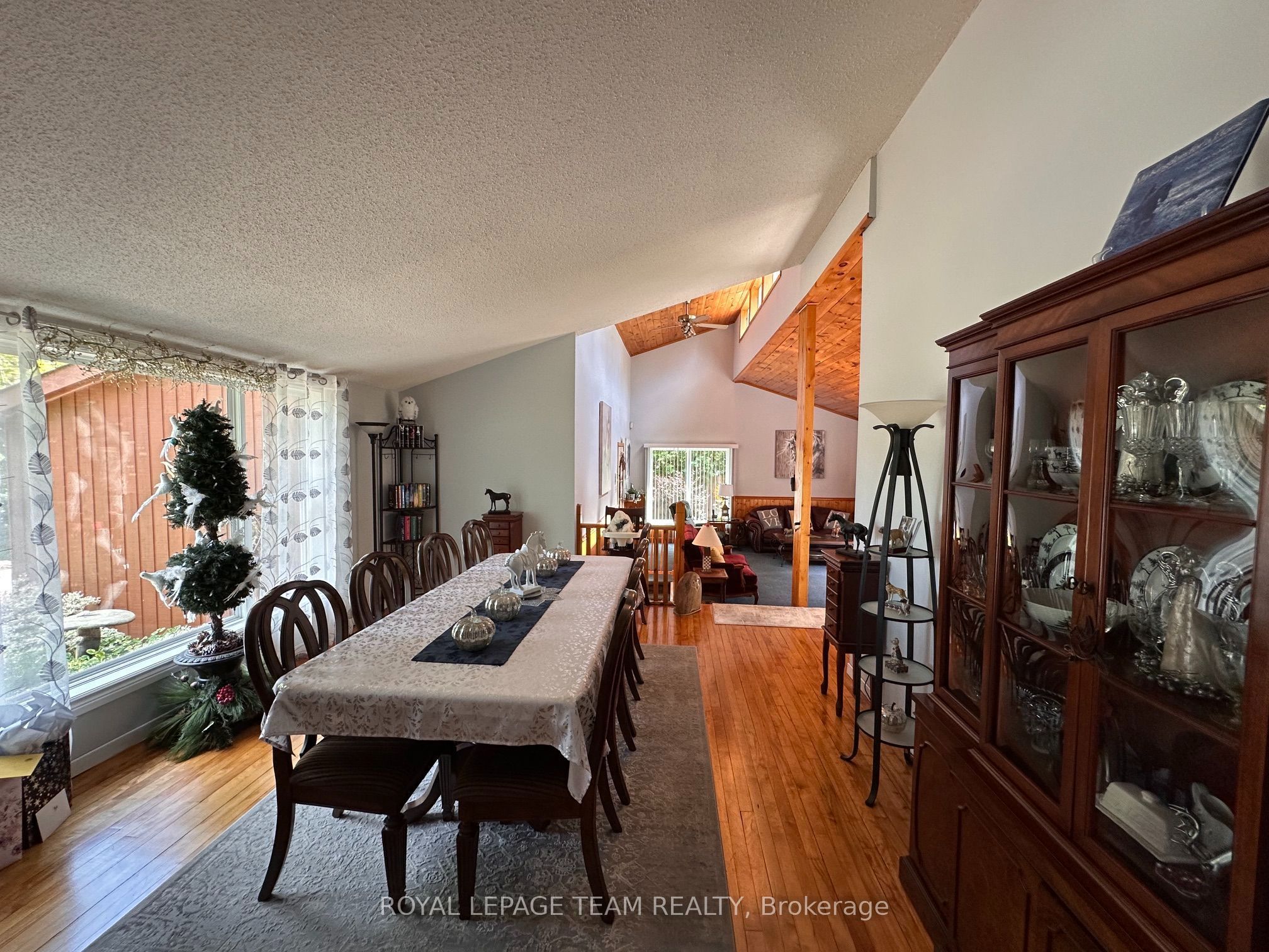 1663 CHRISTINA Crescent