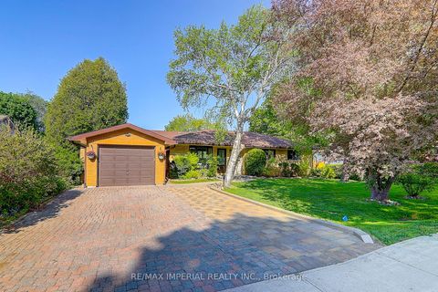 98 Belfry Drive Newmarket ON L3Y 3G1