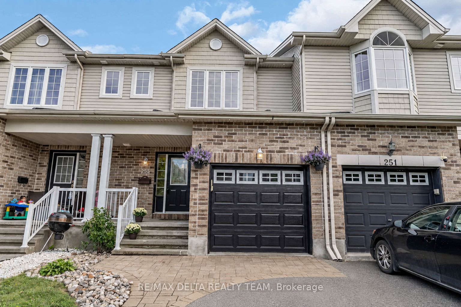 253 Cityview Crescent