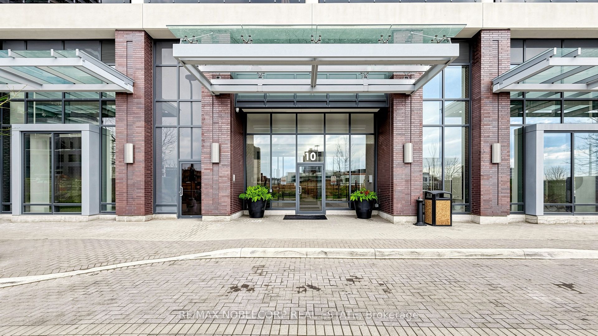 10 Gibbs Road 616