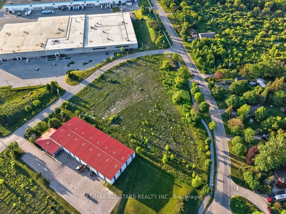 2600 Thickson Road S